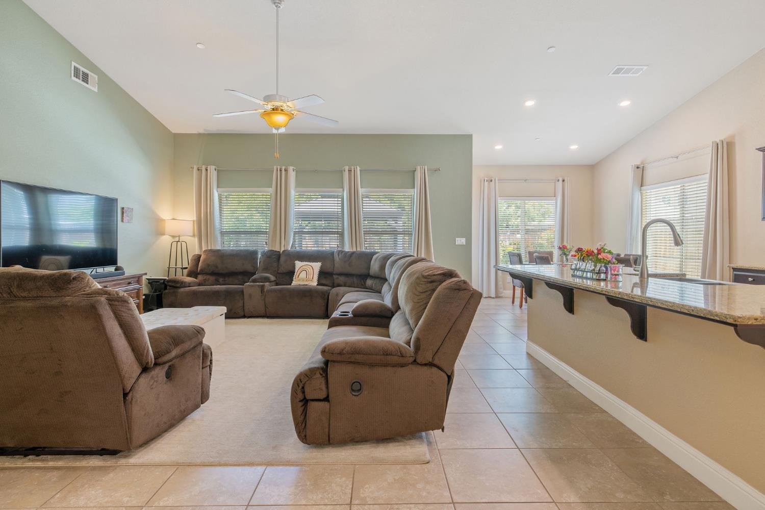 3938 W Vine, Visalia, CA 93291