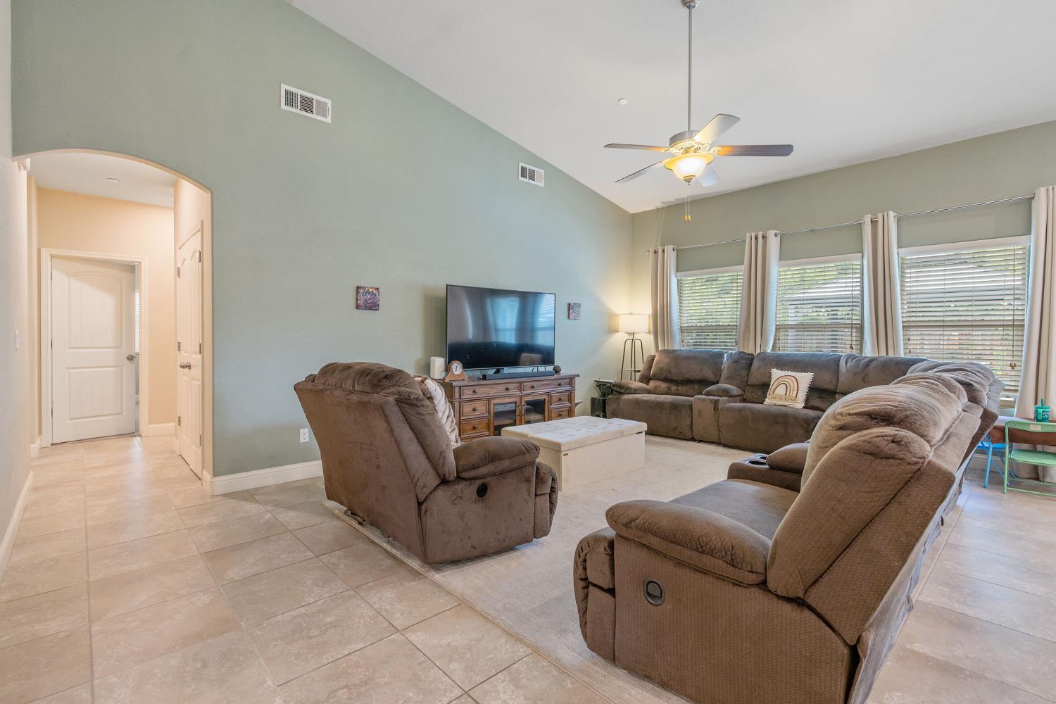 3938 W Vine, Visalia, CA 93291