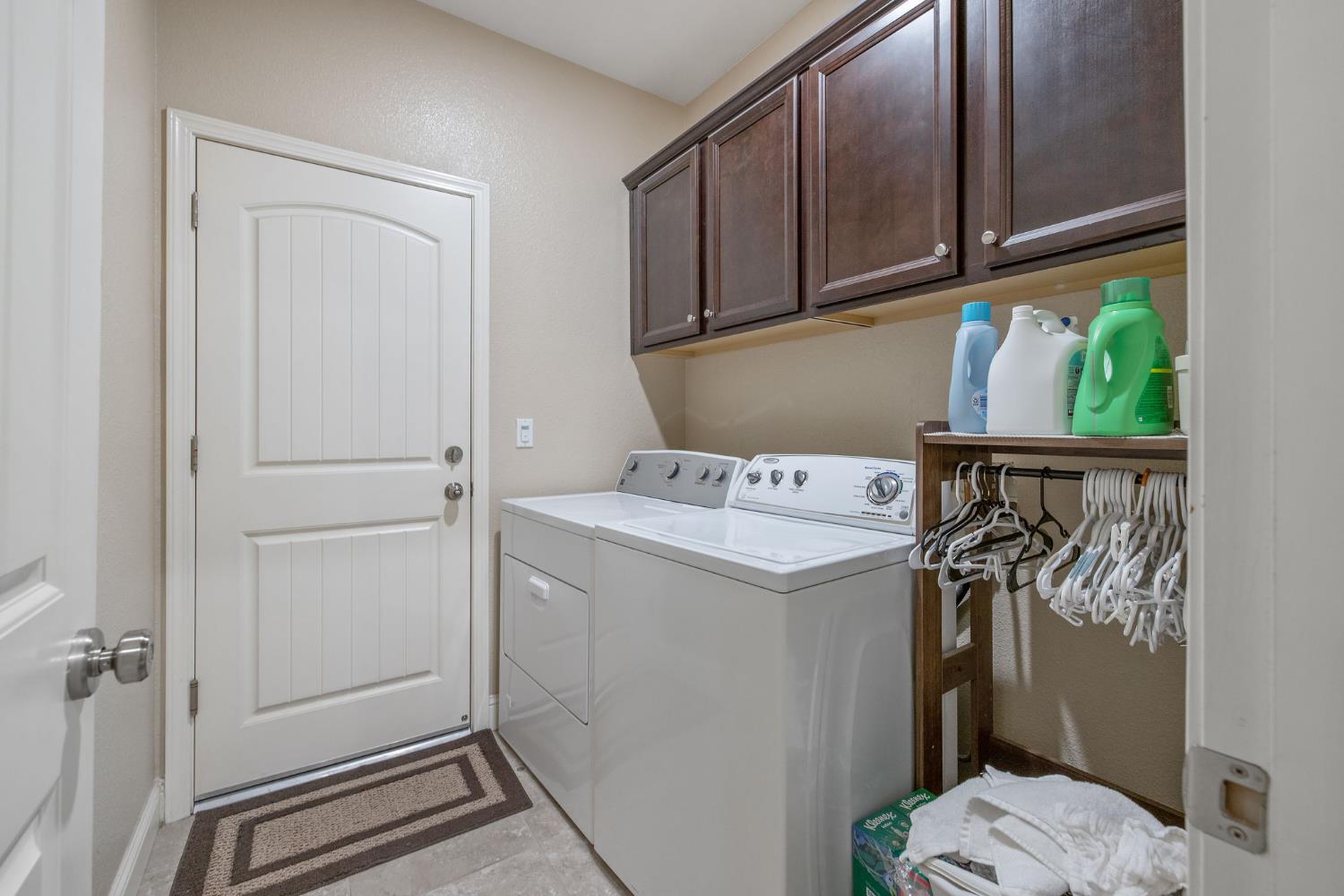 3938 W Vine, Visalia, CA 93291