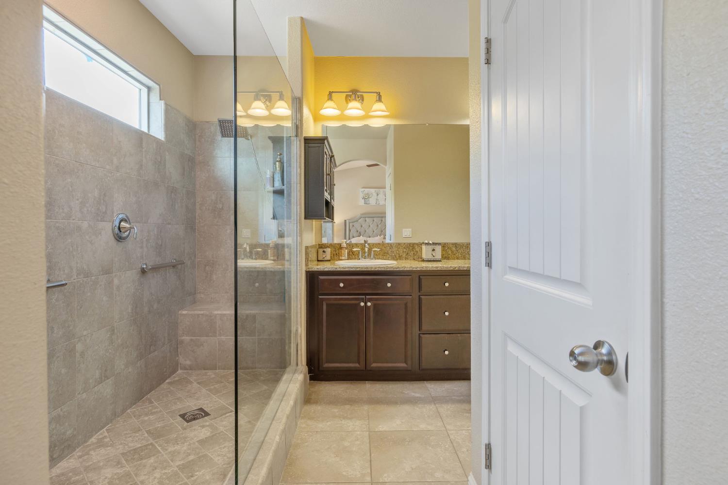 3938 W Vine, Visalia, CA 93291