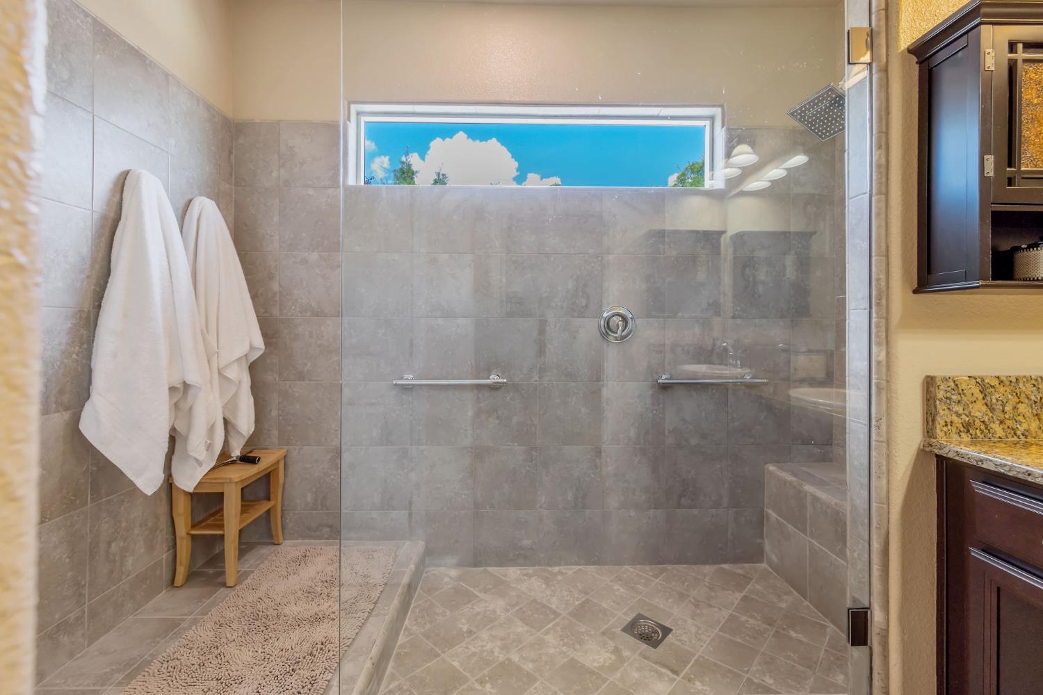 3938 W Vine, Visalia, CA 93291
