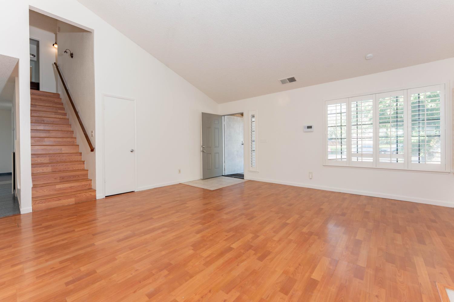 2238 N Carol Ave, Fresno, CA 93722