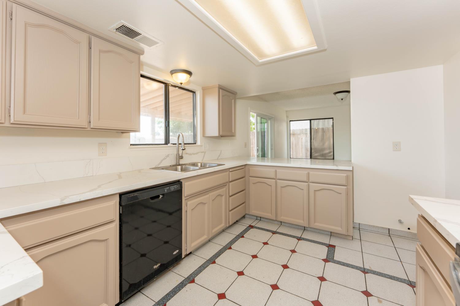 2238 N Carol Ave, Fresno, CA 93722