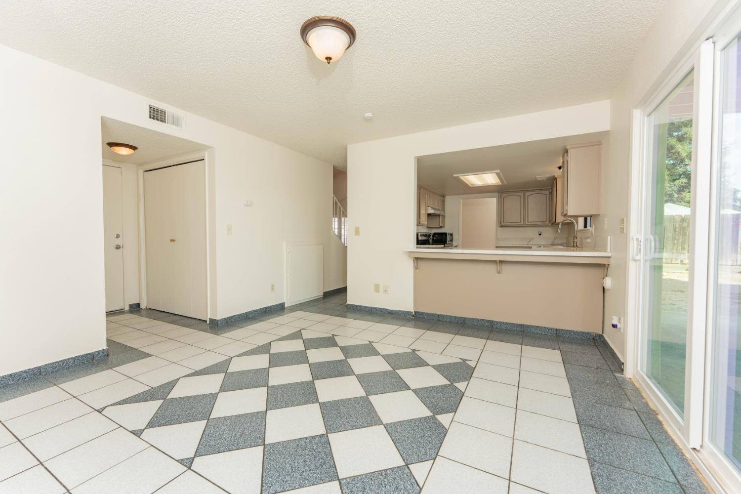 2238 N Carol Ave, Fresno, CA 93722