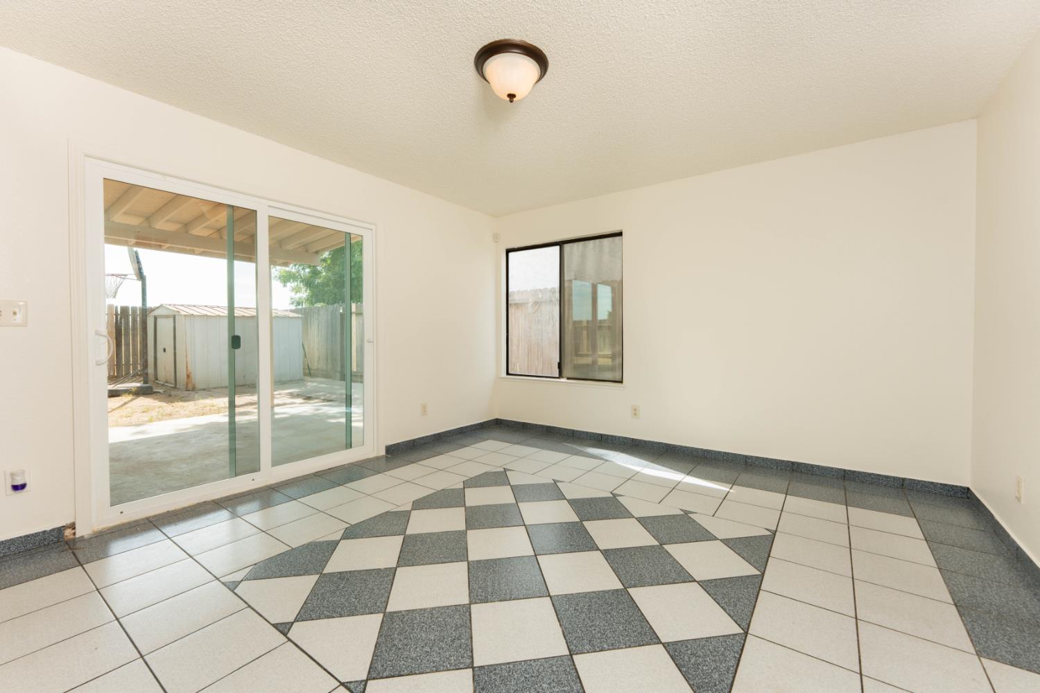 2238 N Carol Ave, Fresno, CA 93722