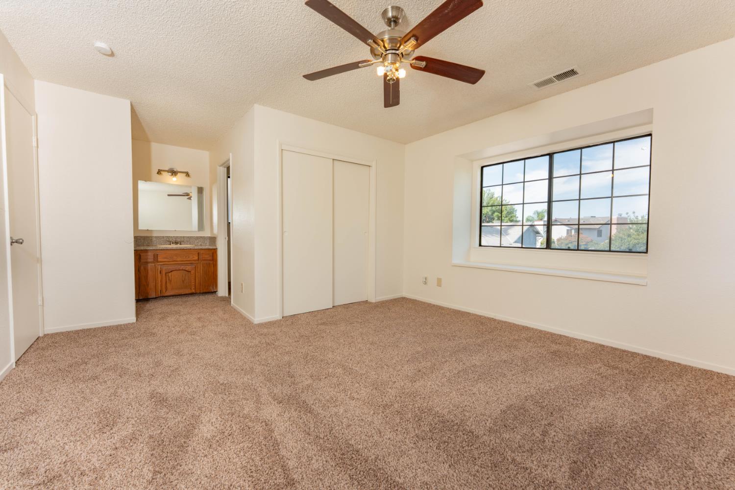 2238 N Carol Ave, Fresno, CA 93722