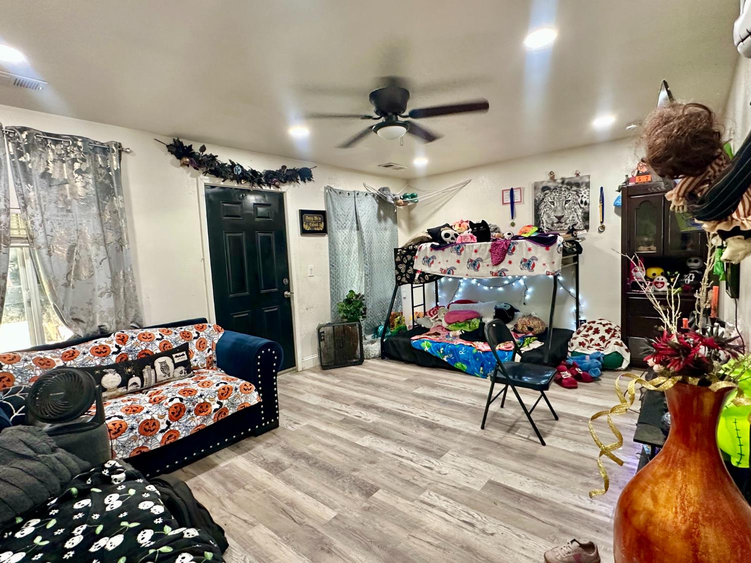 1147 W Lansing Way, Fresno, CA 93705