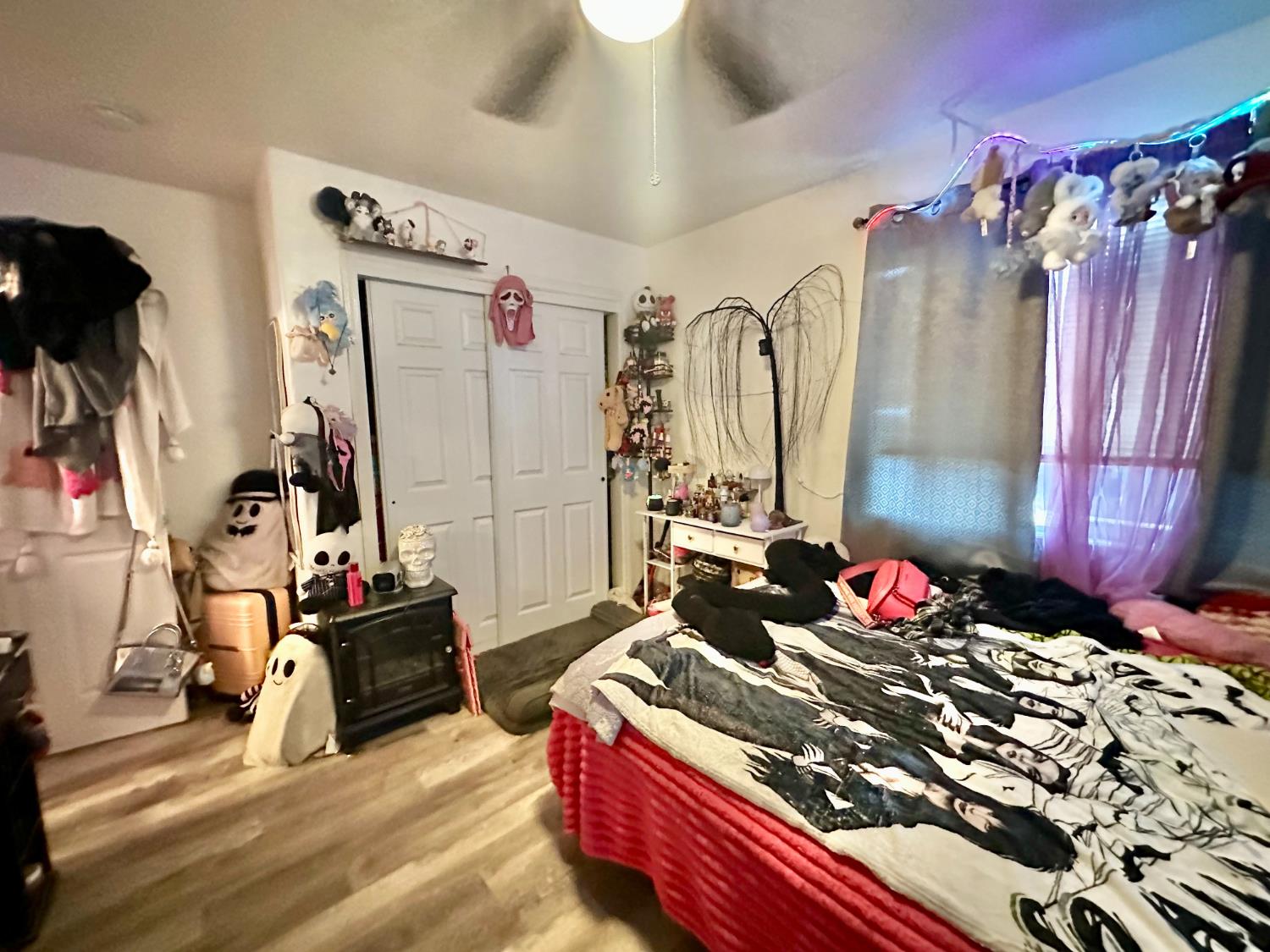 1147 W Lansing Way, Fresno, CA 93705