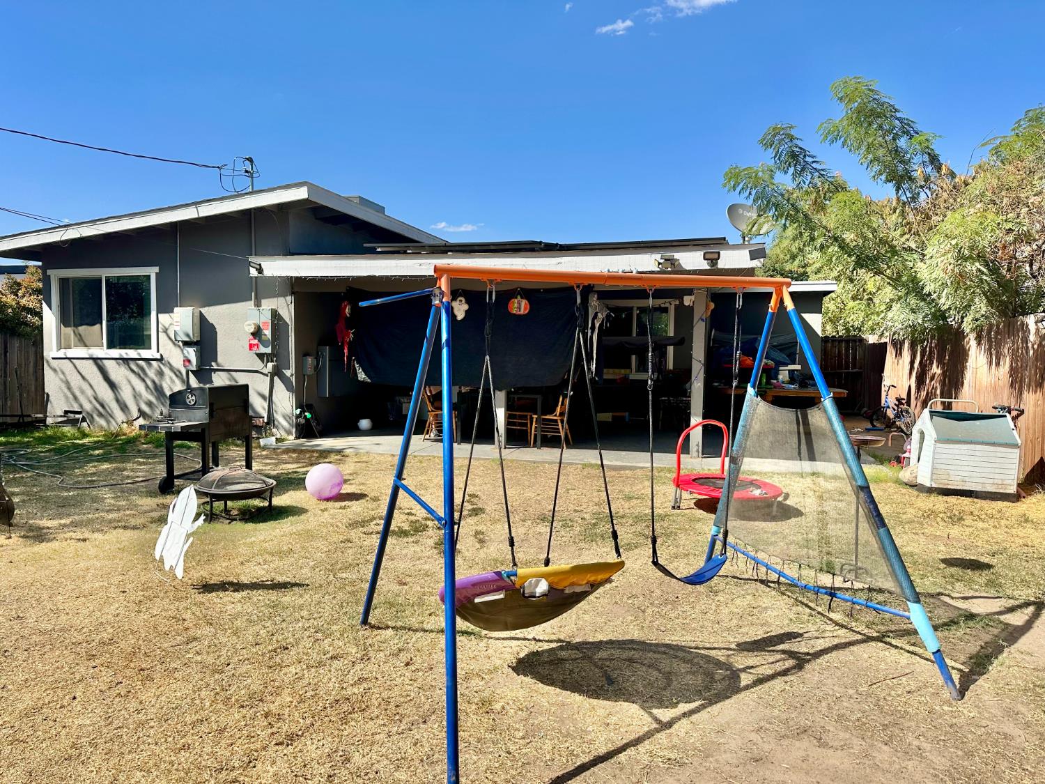 1147 W Lansing Way, Fresno, CA 93705