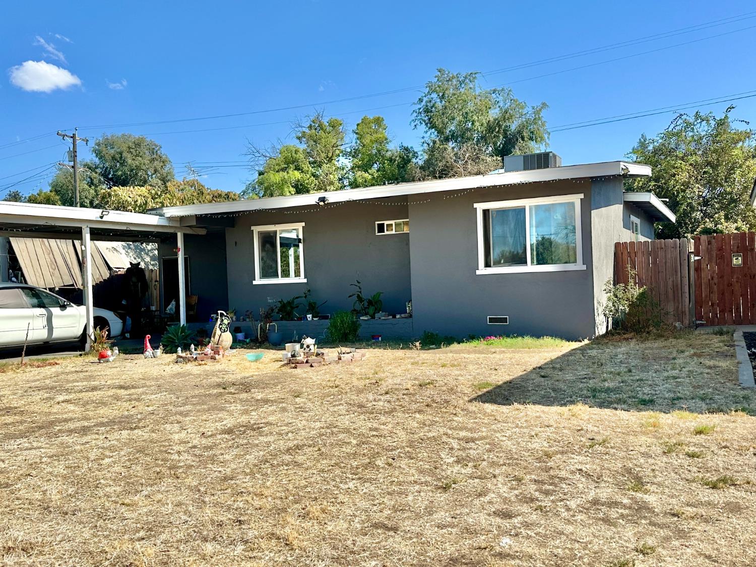 1147 W Lansing Way, Fresno, CA 93705