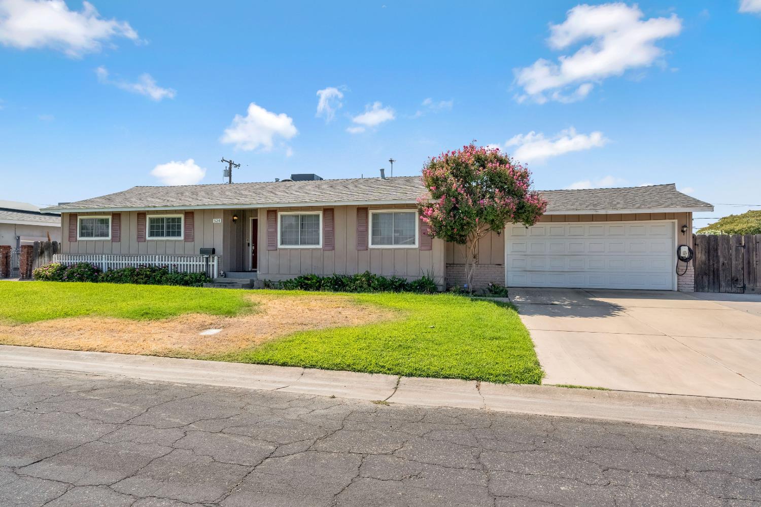 524 Rall Ave, Clovis, CA 93612