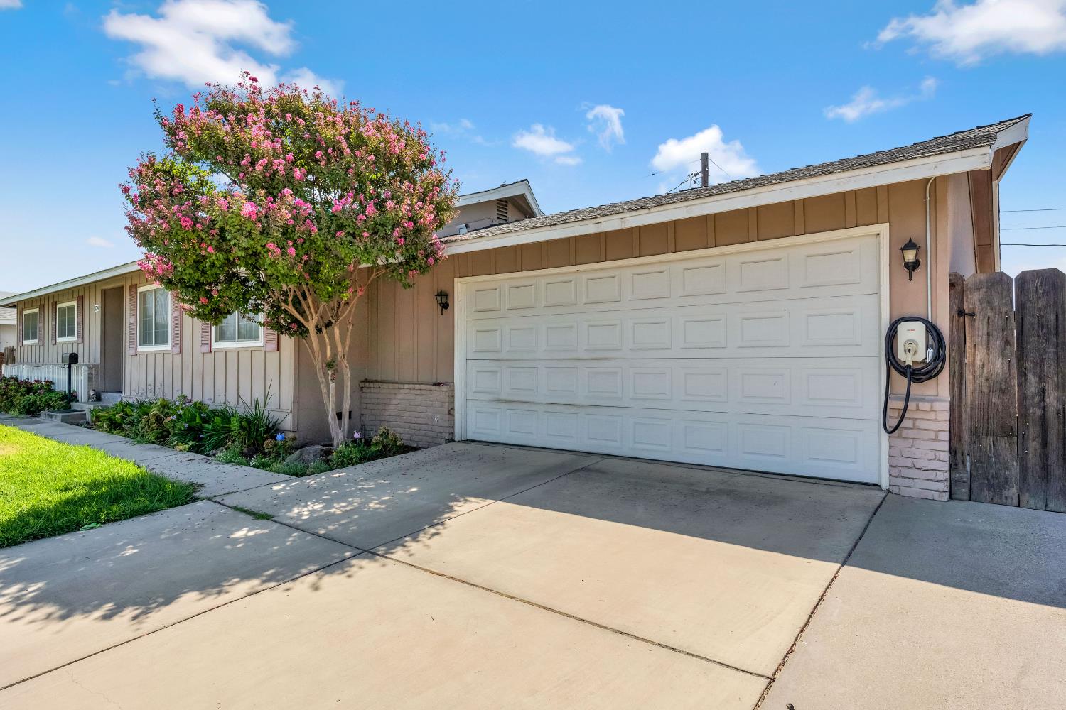 524 Rall Ave, Clovis, CA 93612