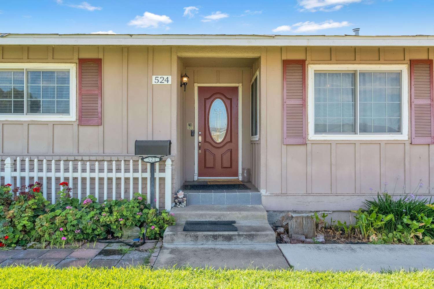 524 Rall Ave, Clovis, CA 93612