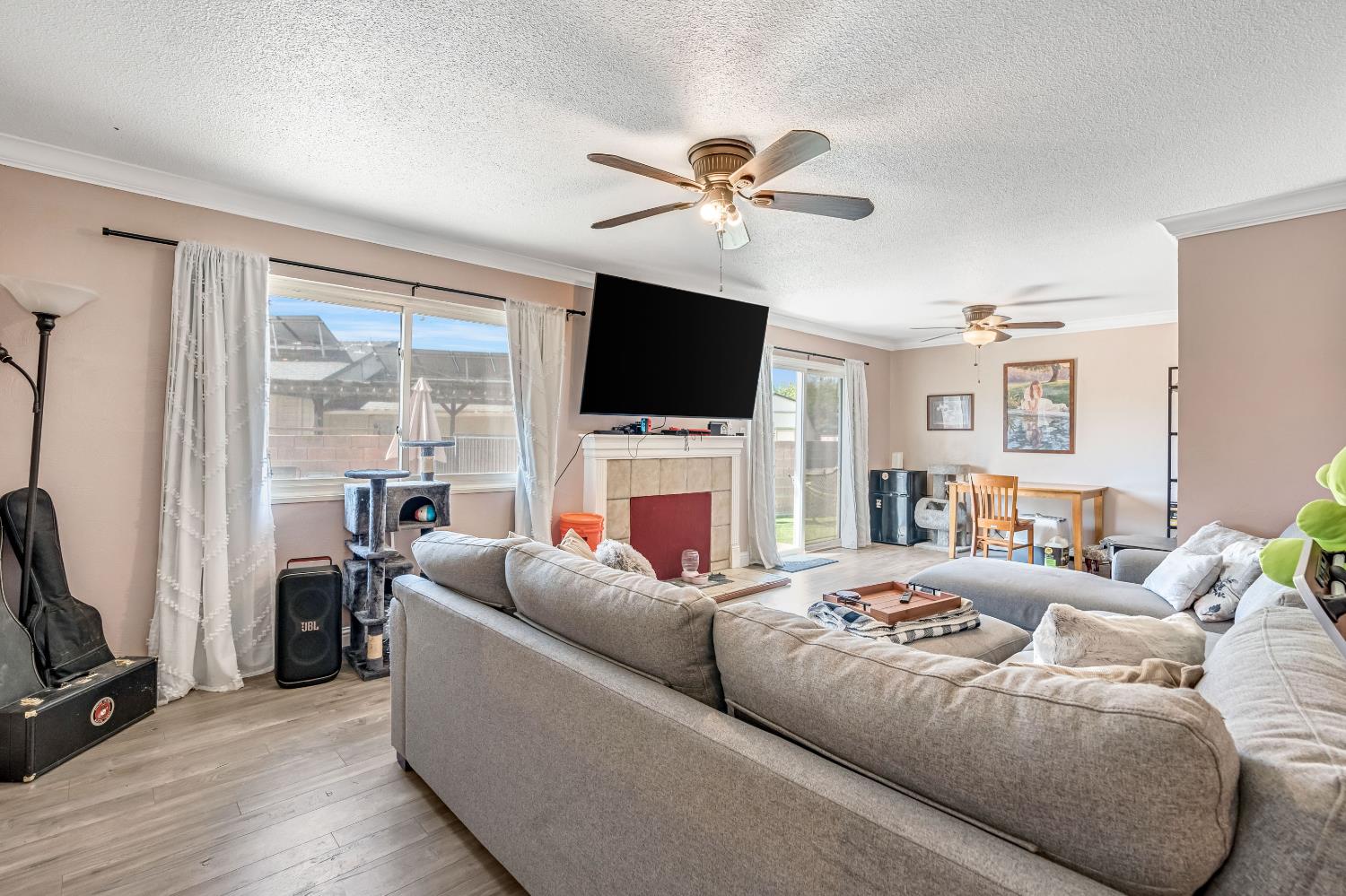 524 Rall Ave, Clovis, CA 93612