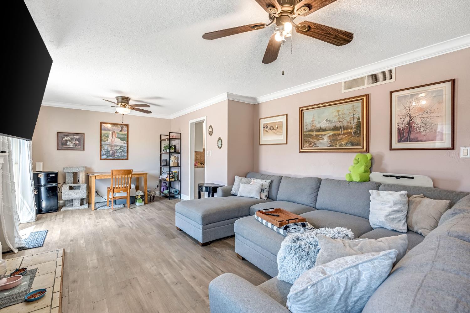 524 Rall Ave, Clovis, CA 93612