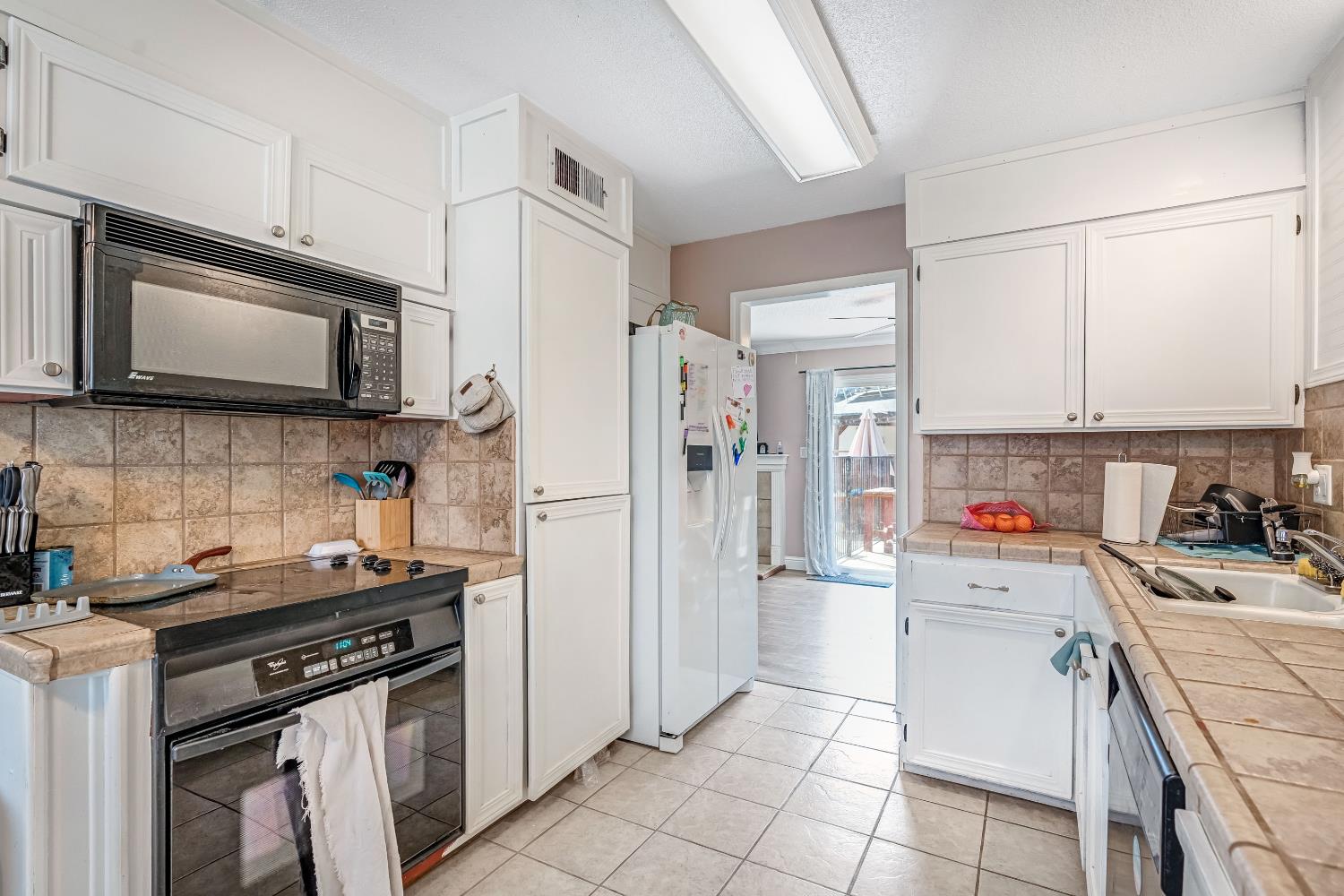 524 Rall Ave, Clovis, CA 93612