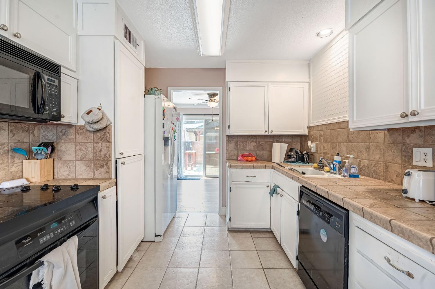 524 Rall Ave, Clovis, CA 93612