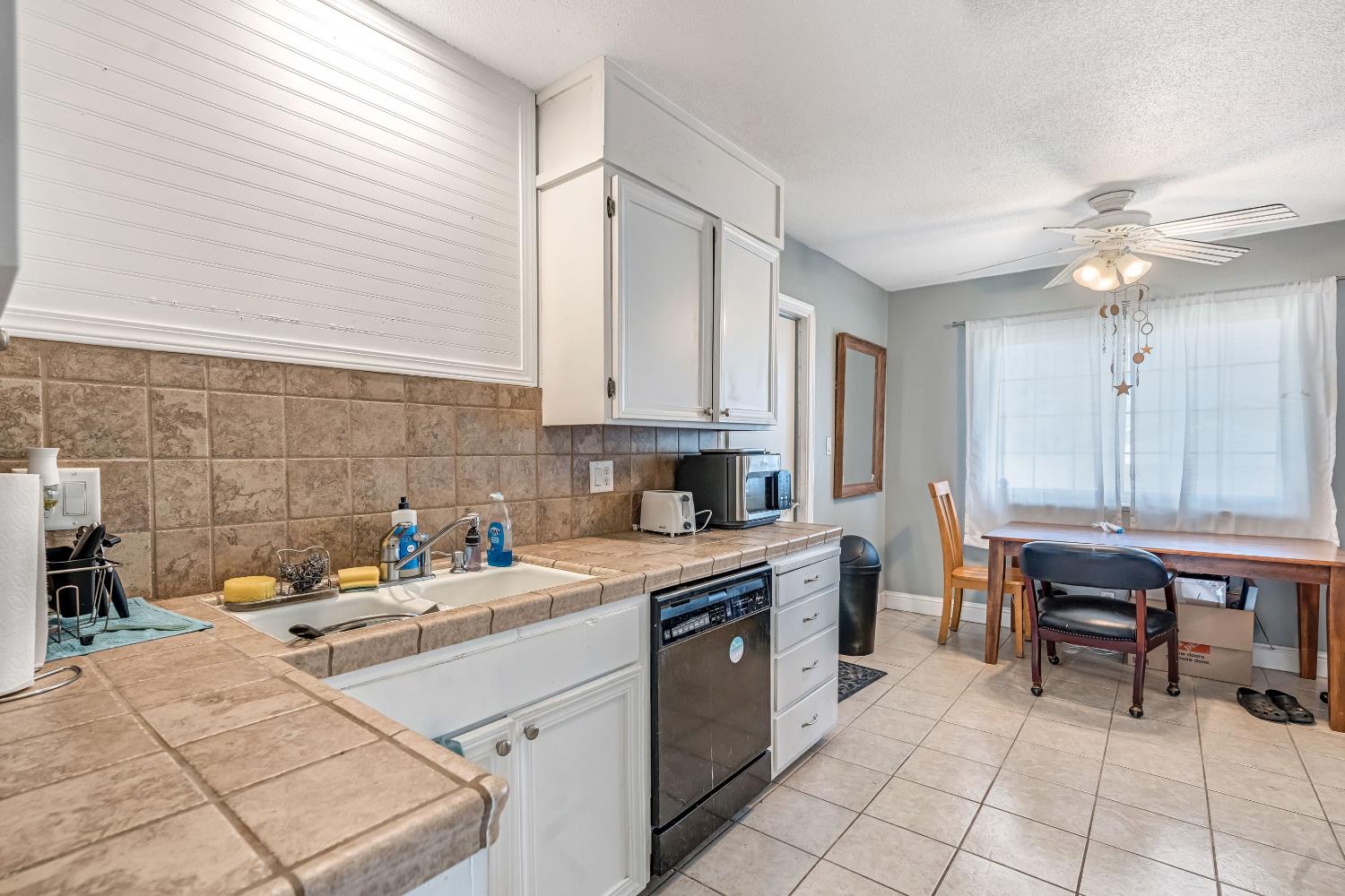 524 Rall Ave, Clovis, CA 93612
