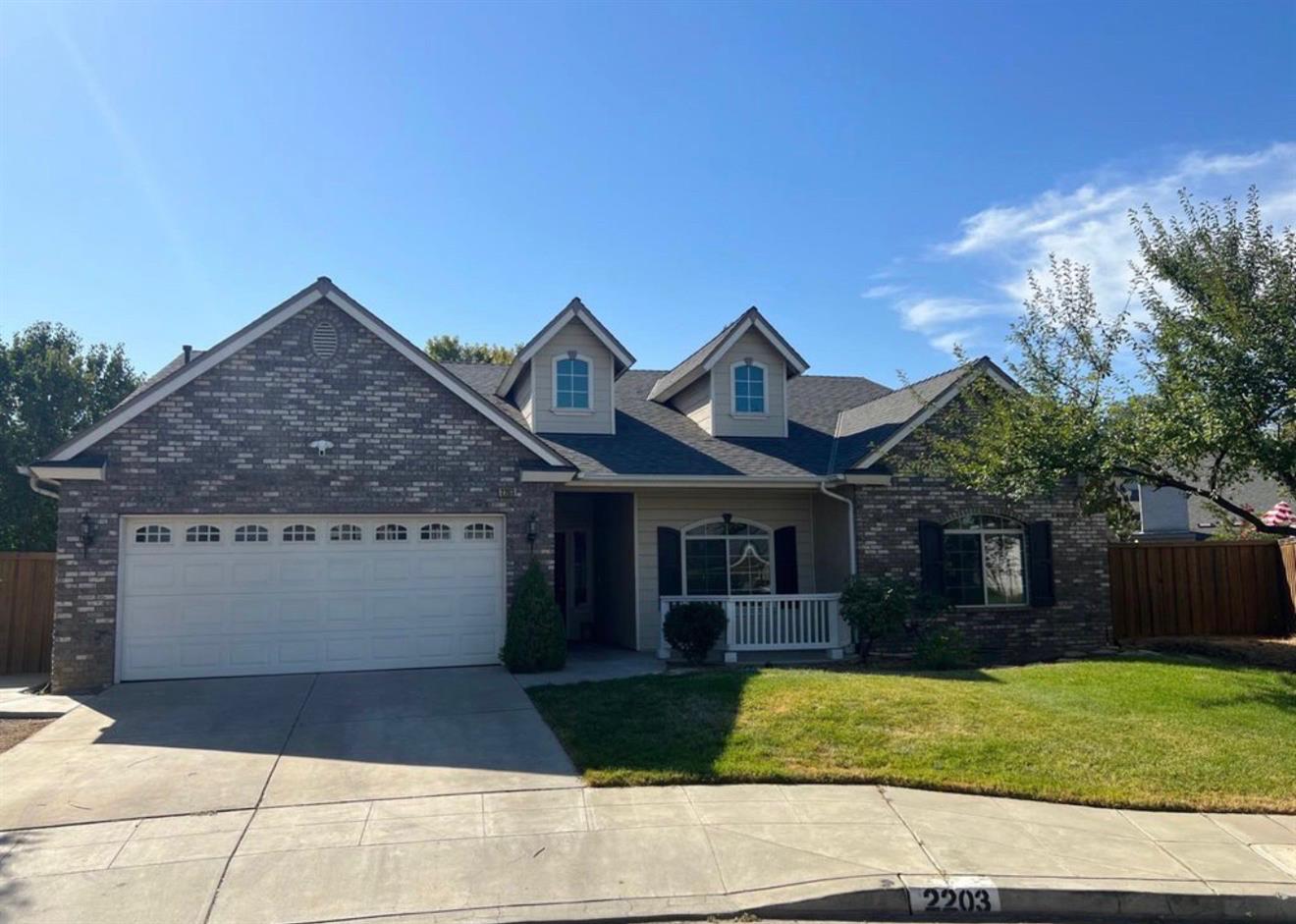 2203 E Goshen Ave, Fresno, CA 93720
