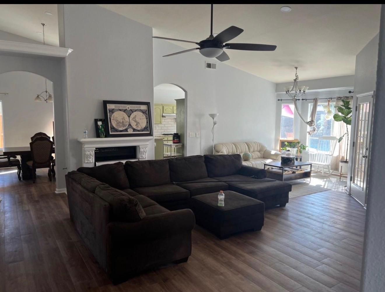 2203 E Goshen Ave, Fresno, CA 93720