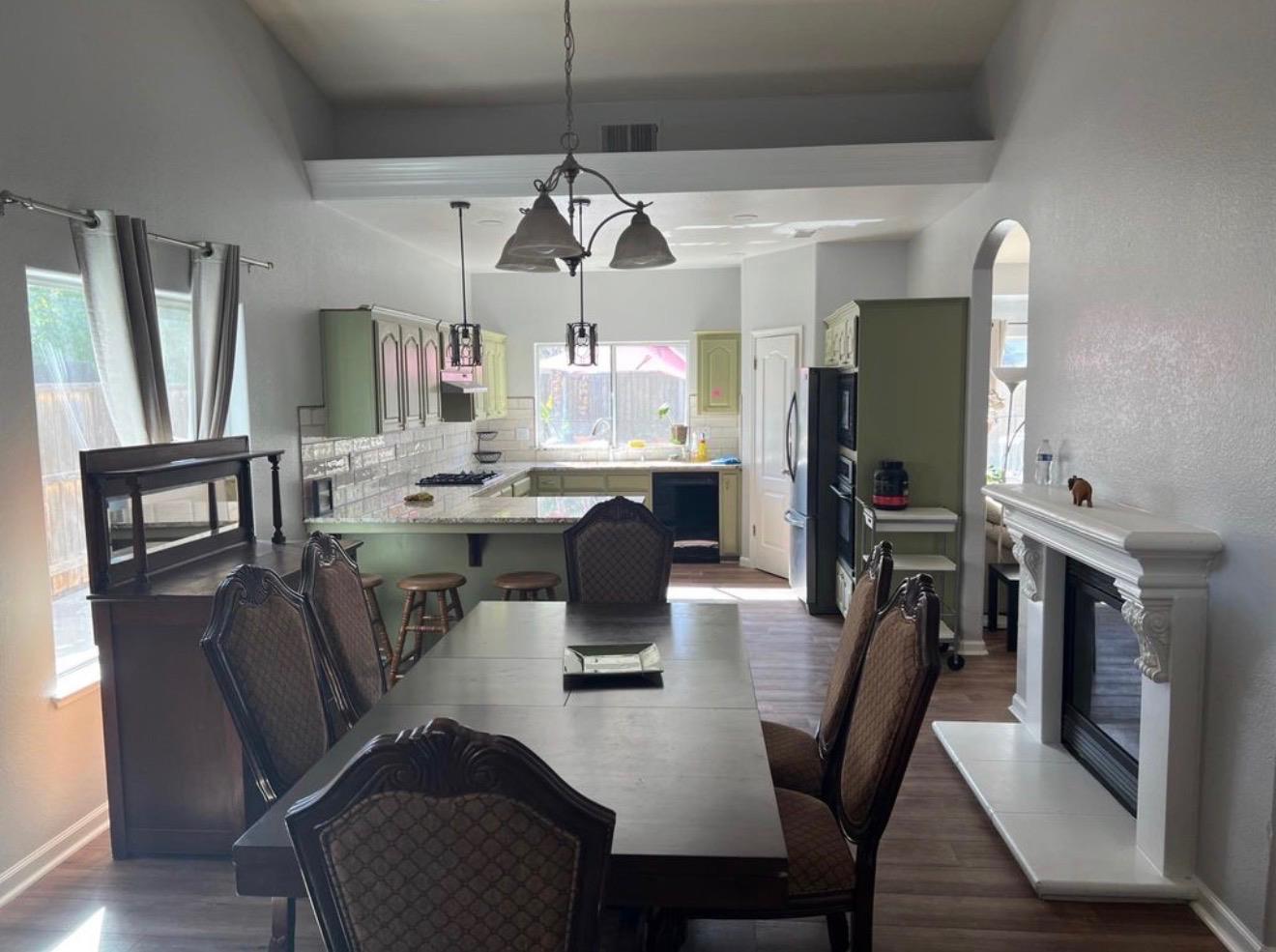 2203 E Goshen Ave, Fresno, CA 93720