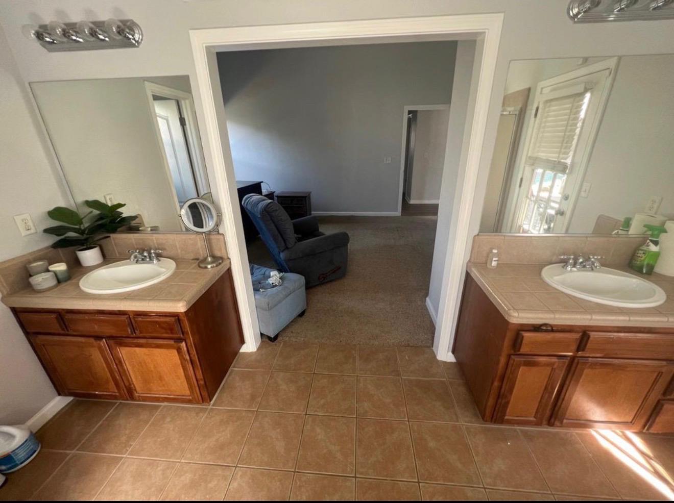 2203 E Goshen Ave, Fresno, CA 93720