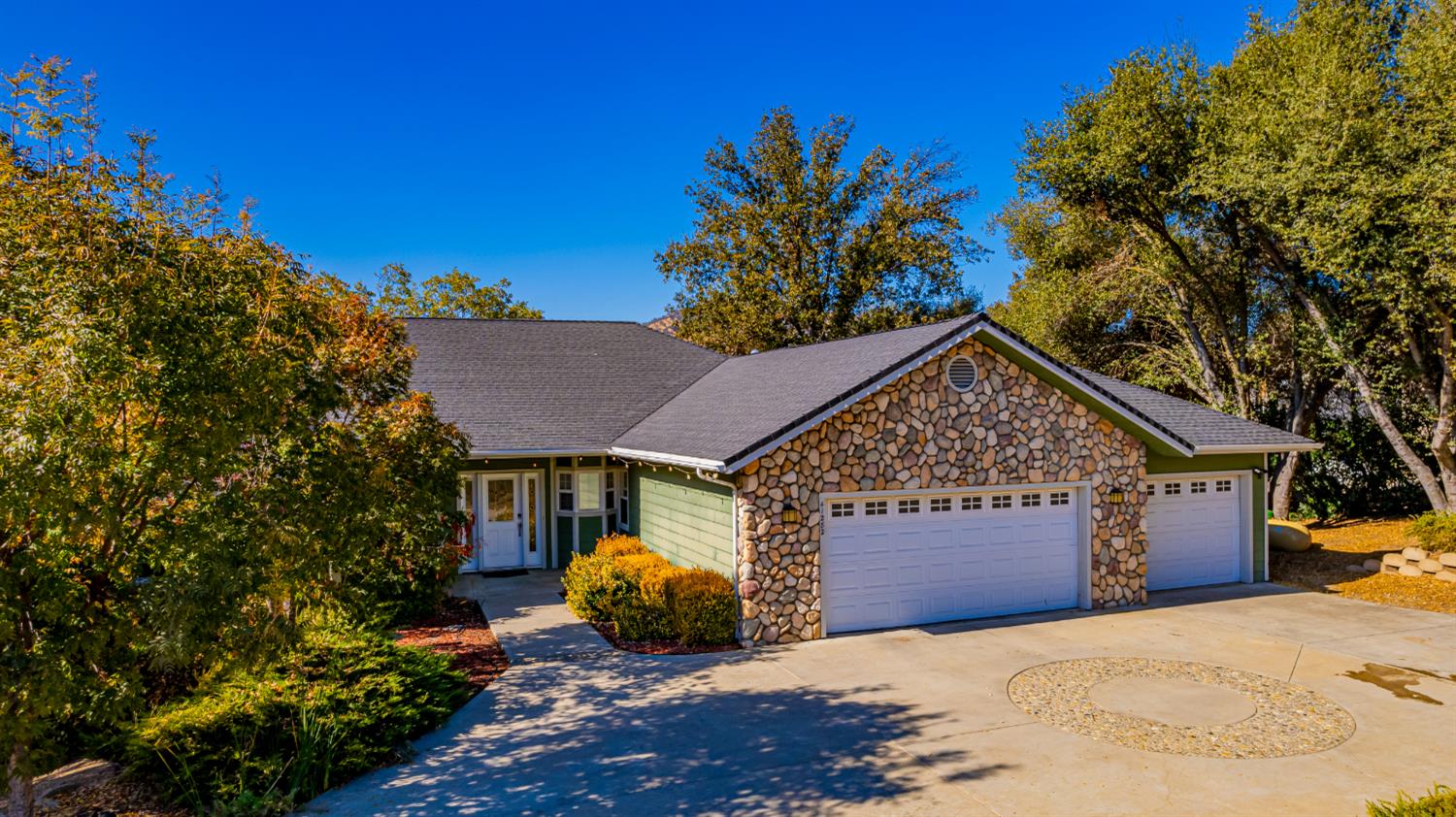41282 Singing Hills Cir, Ahwahnee, CA 93601