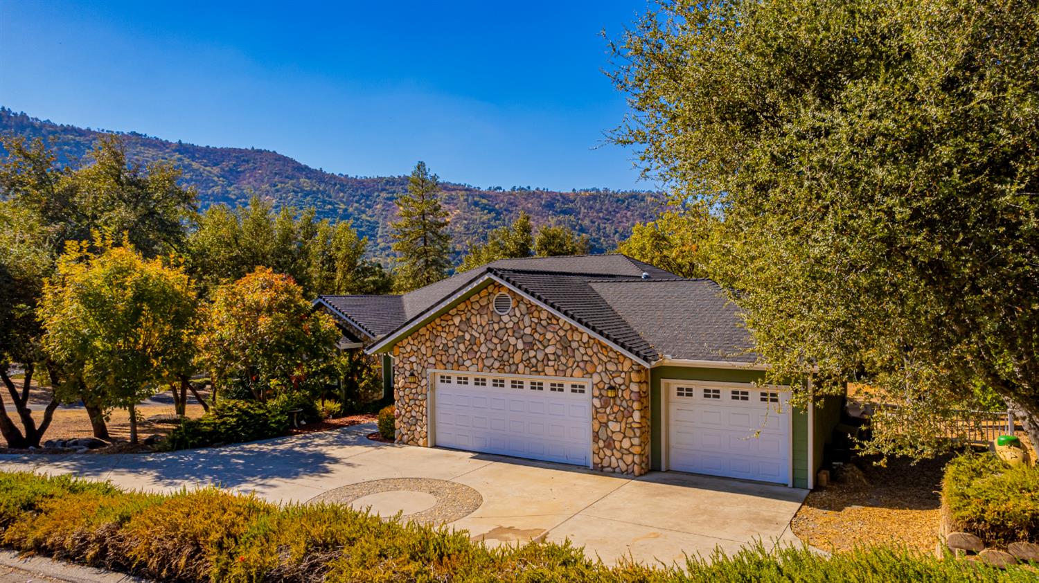 41282 Singing Hills Cir, Ahwahnee, CA 93601