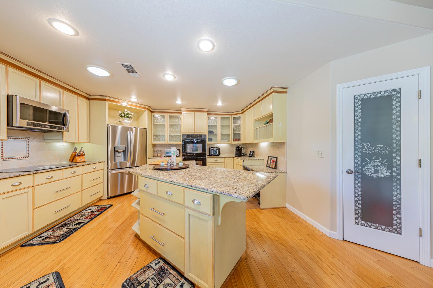 41282 Singing Hills Cir, Ahwahnee, CA 93601