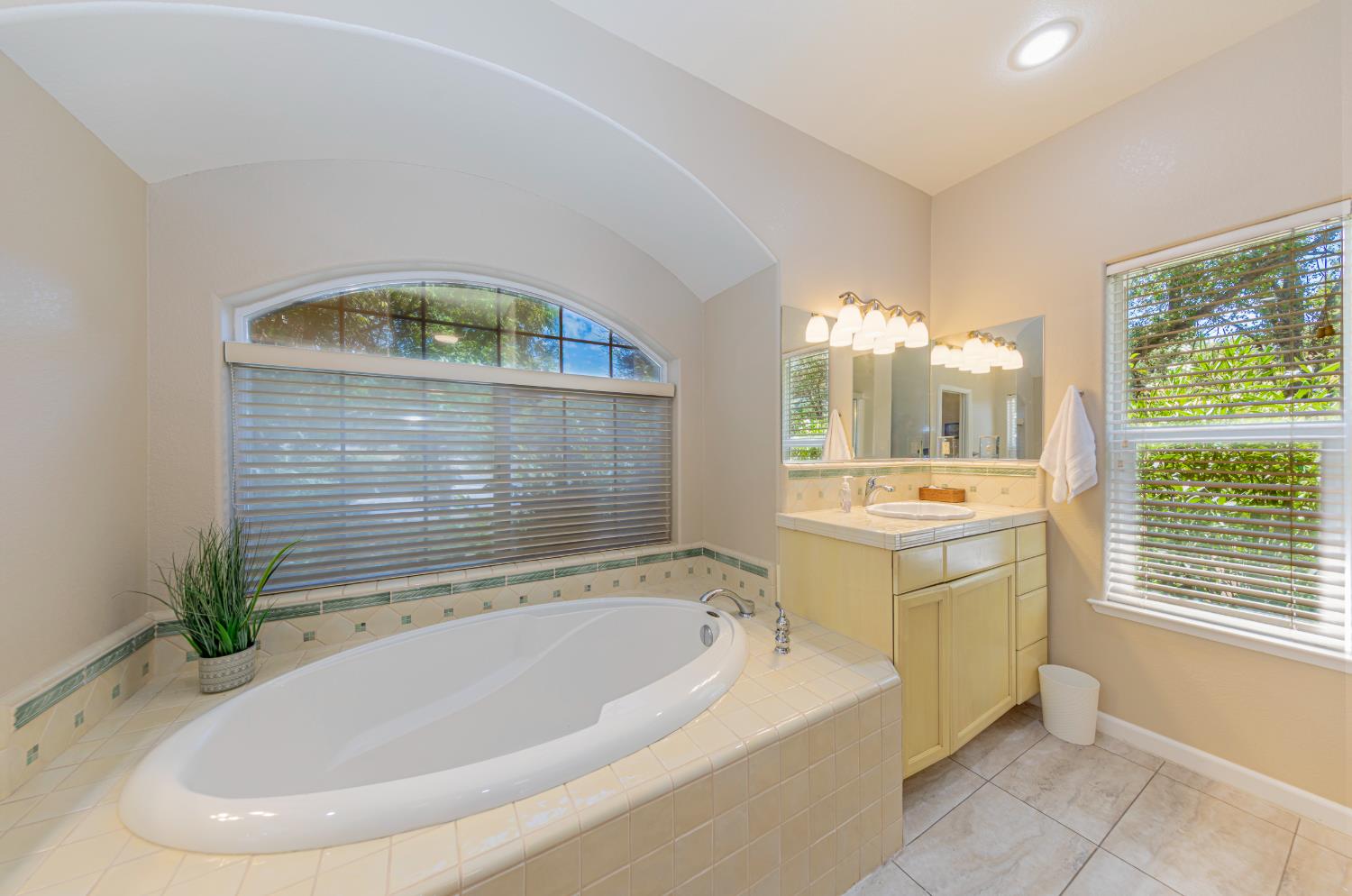 41282 Singing Hills Cir, Ahwahnee, CA 93601