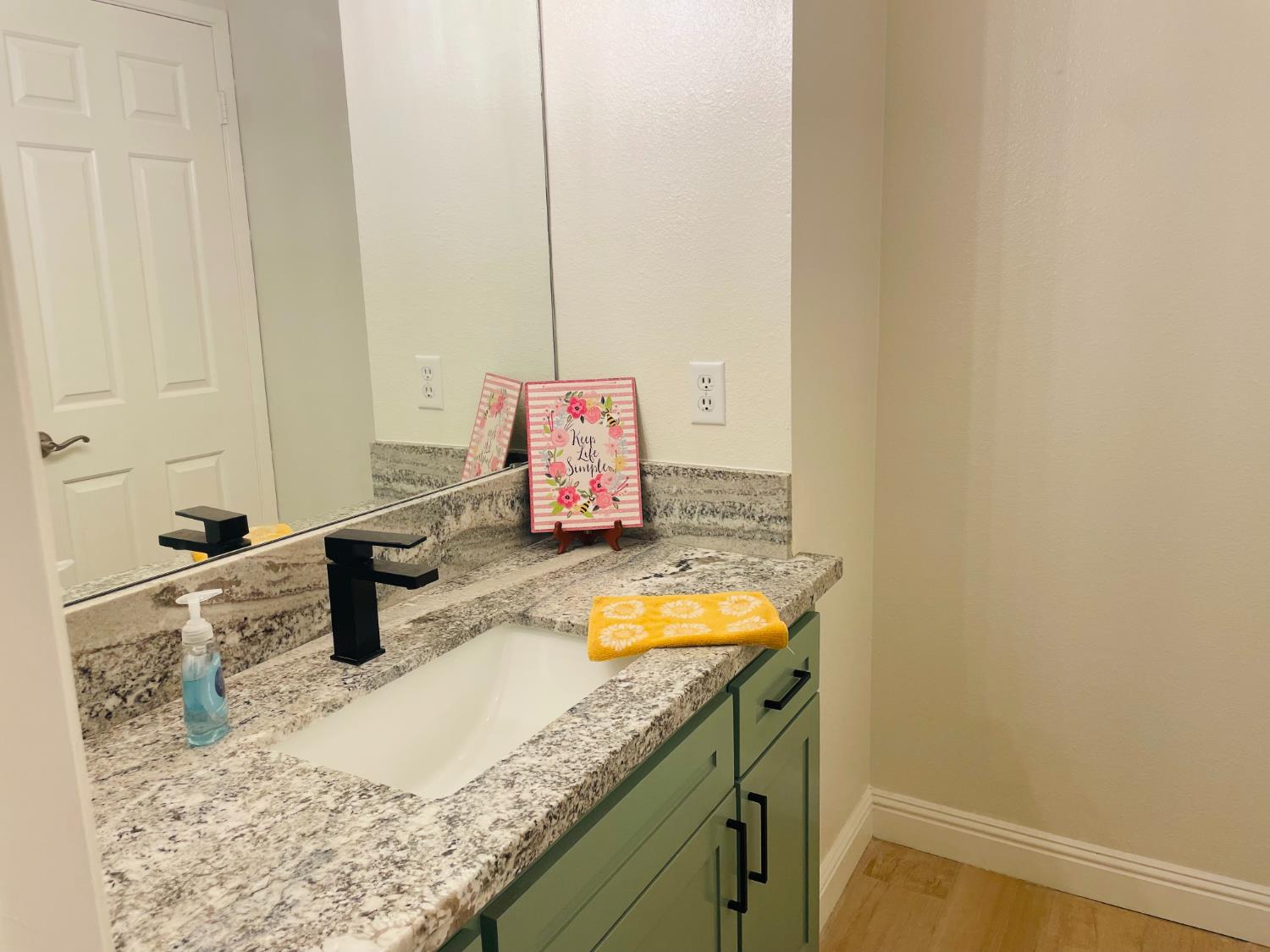 1472 Mayflower Way, Clovis, CA 93612