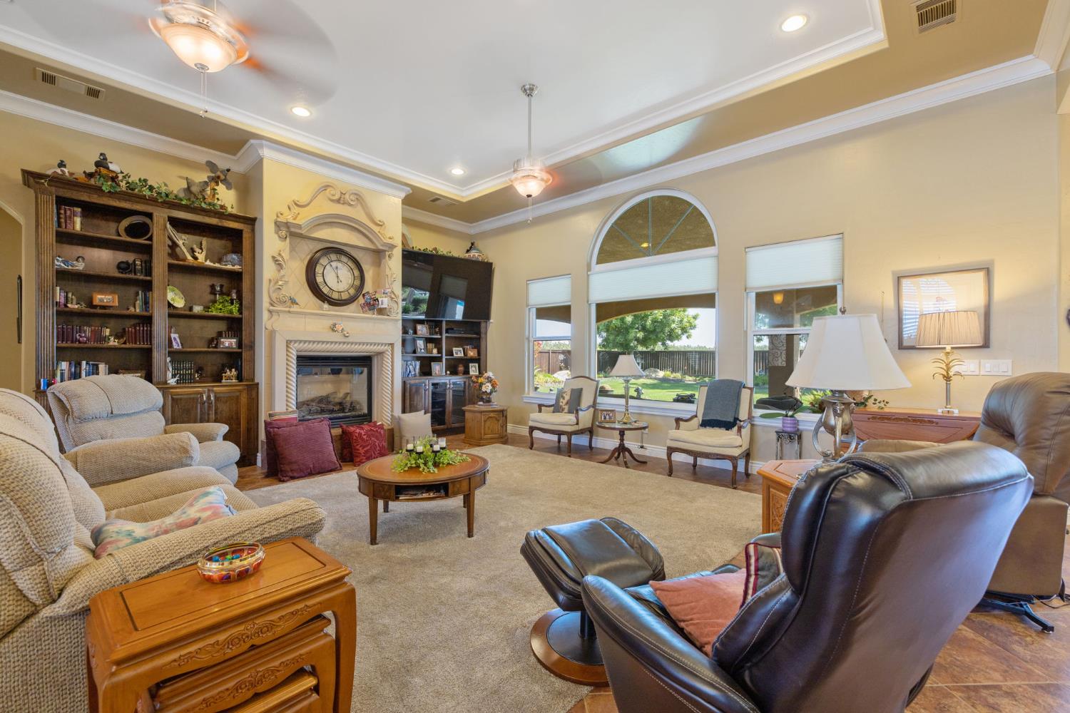 2579 Meadow View Rd, Hanford, CA 93230
