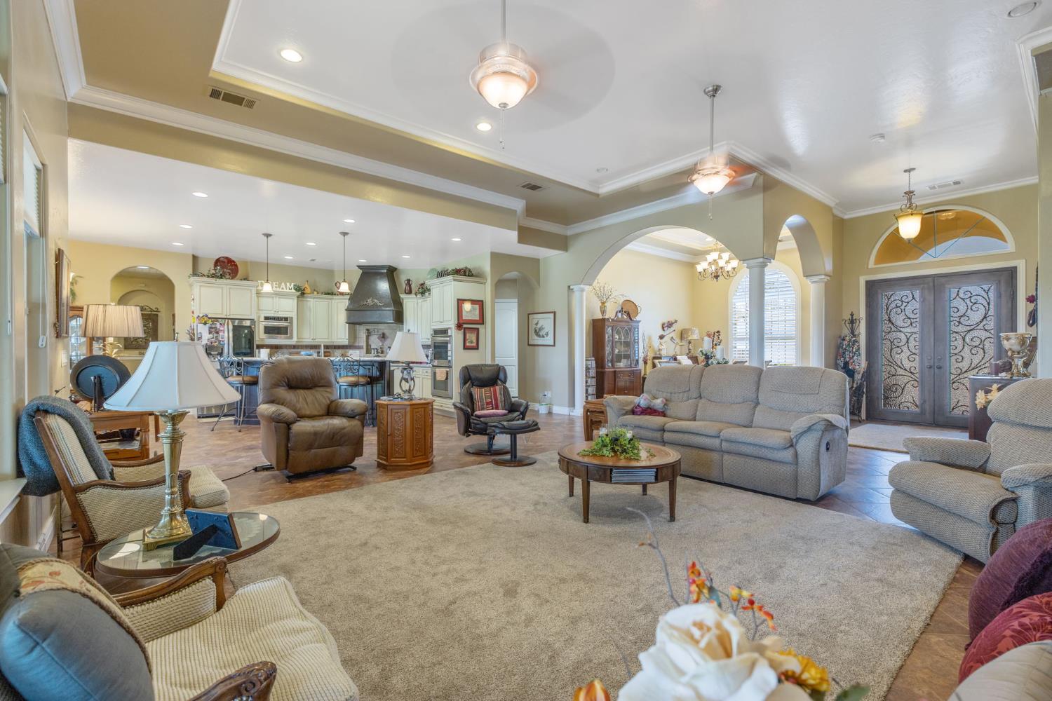 2579 Meadow View Rd, Hanford, CA 93230