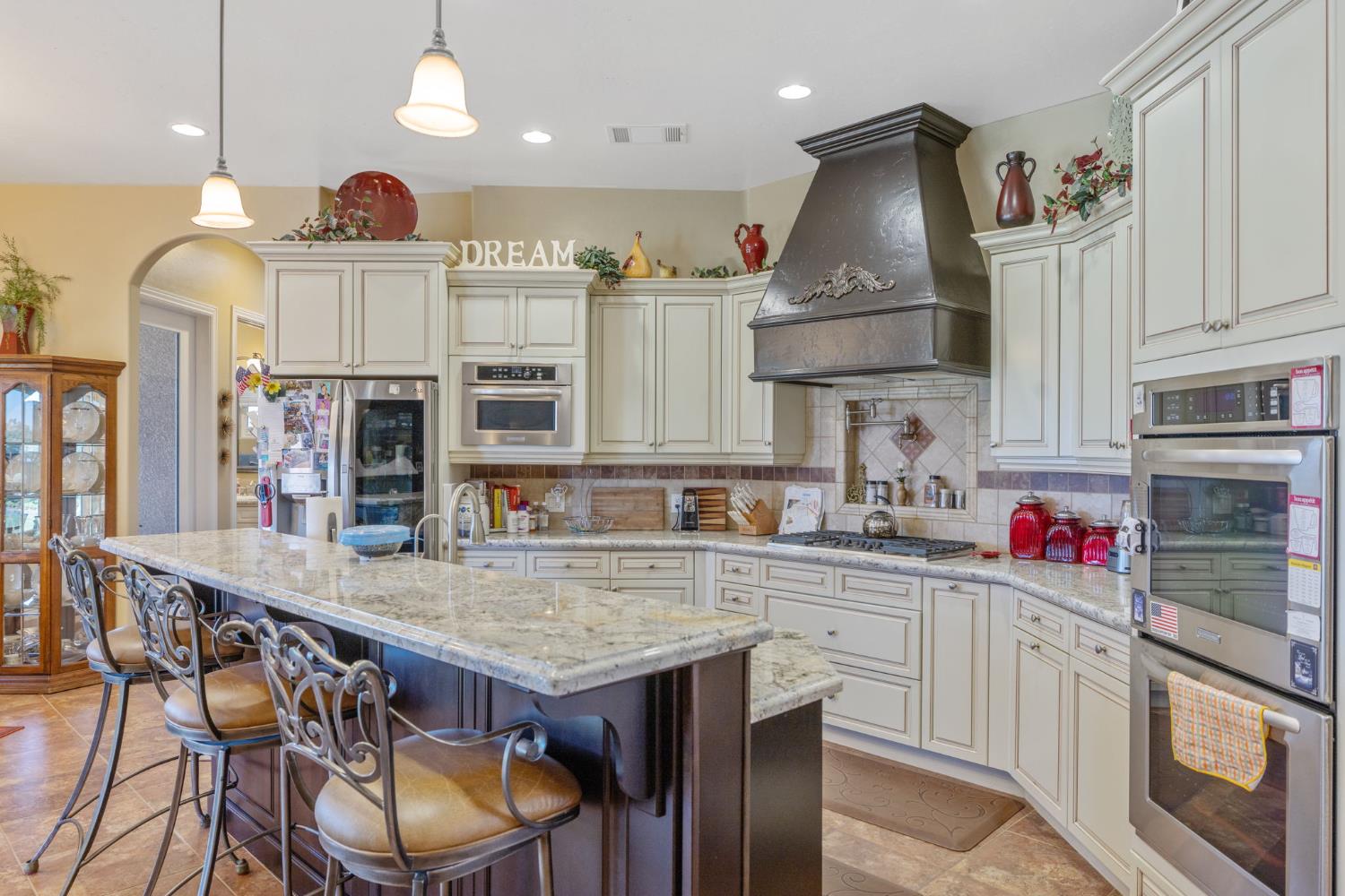 2579 Meadow View Rd, Hanford, CA 93230