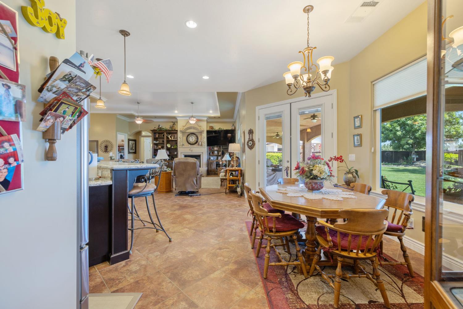 2579 Meadow View Rd, Hanford, CA 93230
