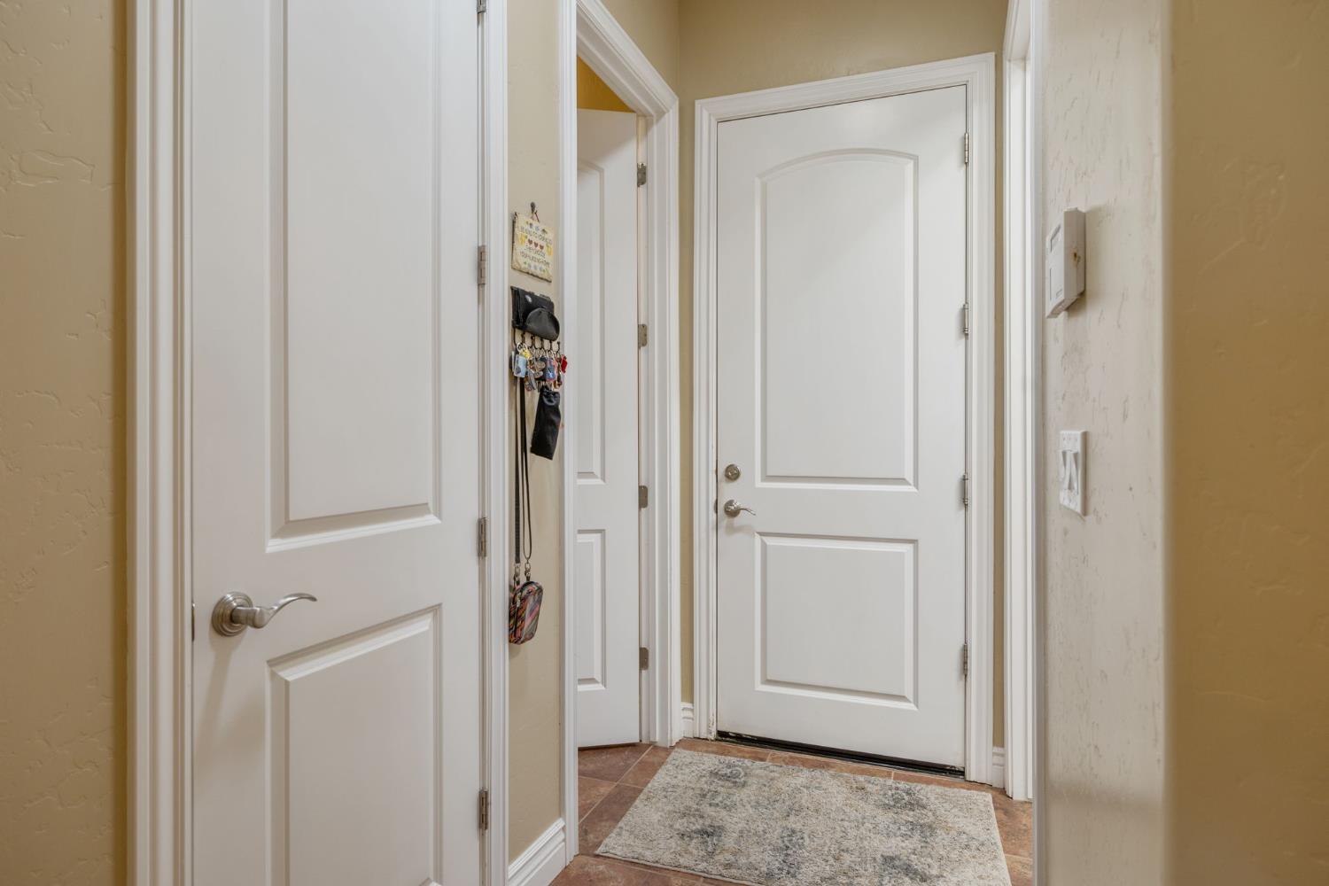 2579 Meadow View Rd, Hanford, CA 93230