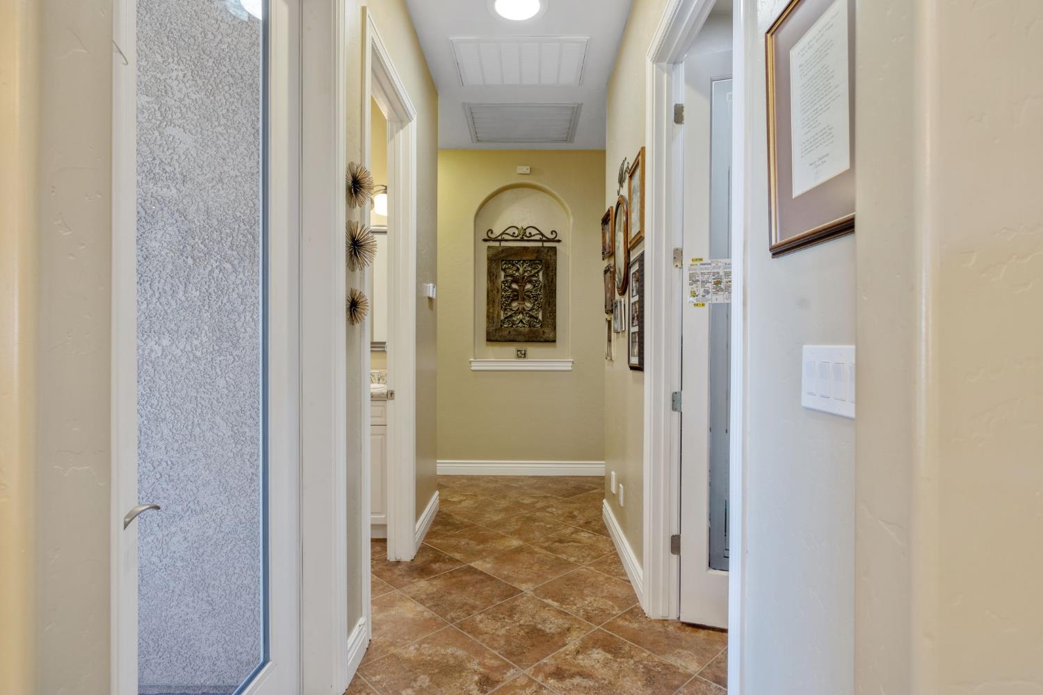 2579 Meadow View Rd, Hanford, CA 93230