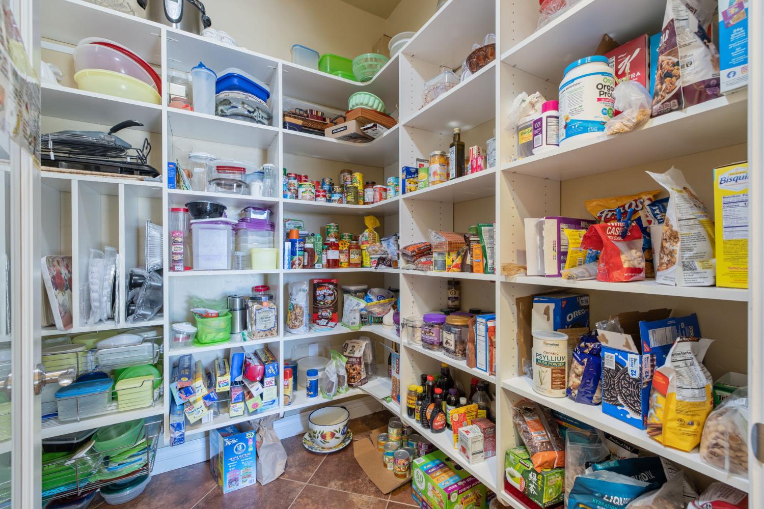 2579 Meadow View Rd, Hanford, CA 93230