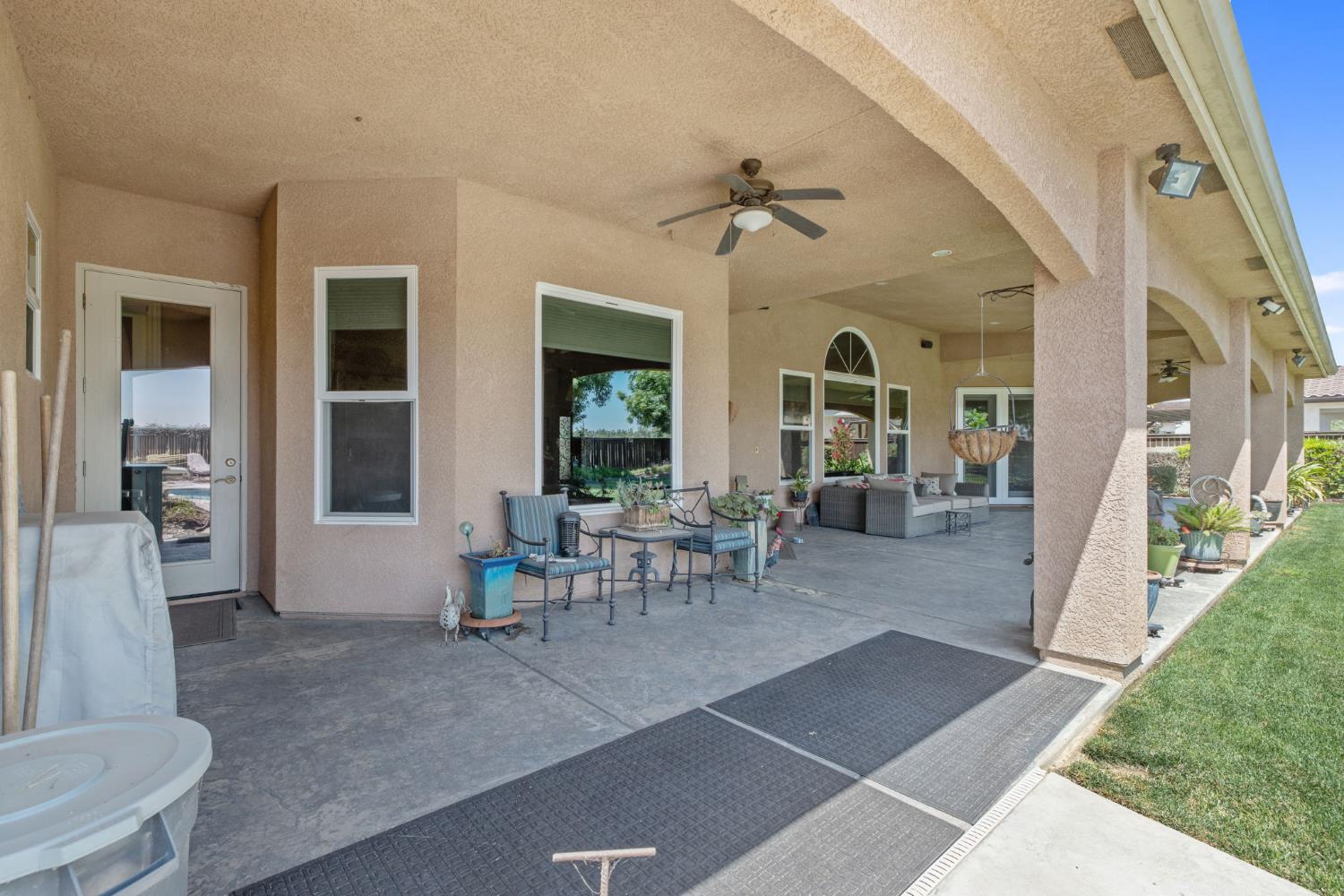 2579 Meadow View Rd, Hanford, CA 93230