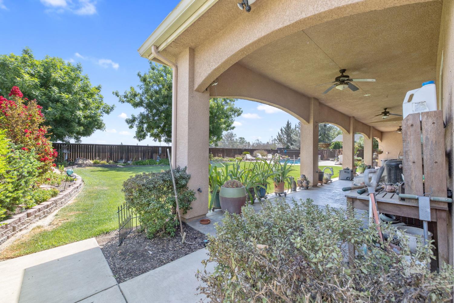 2579 Meadow View Rd, Hanford, CA 93230