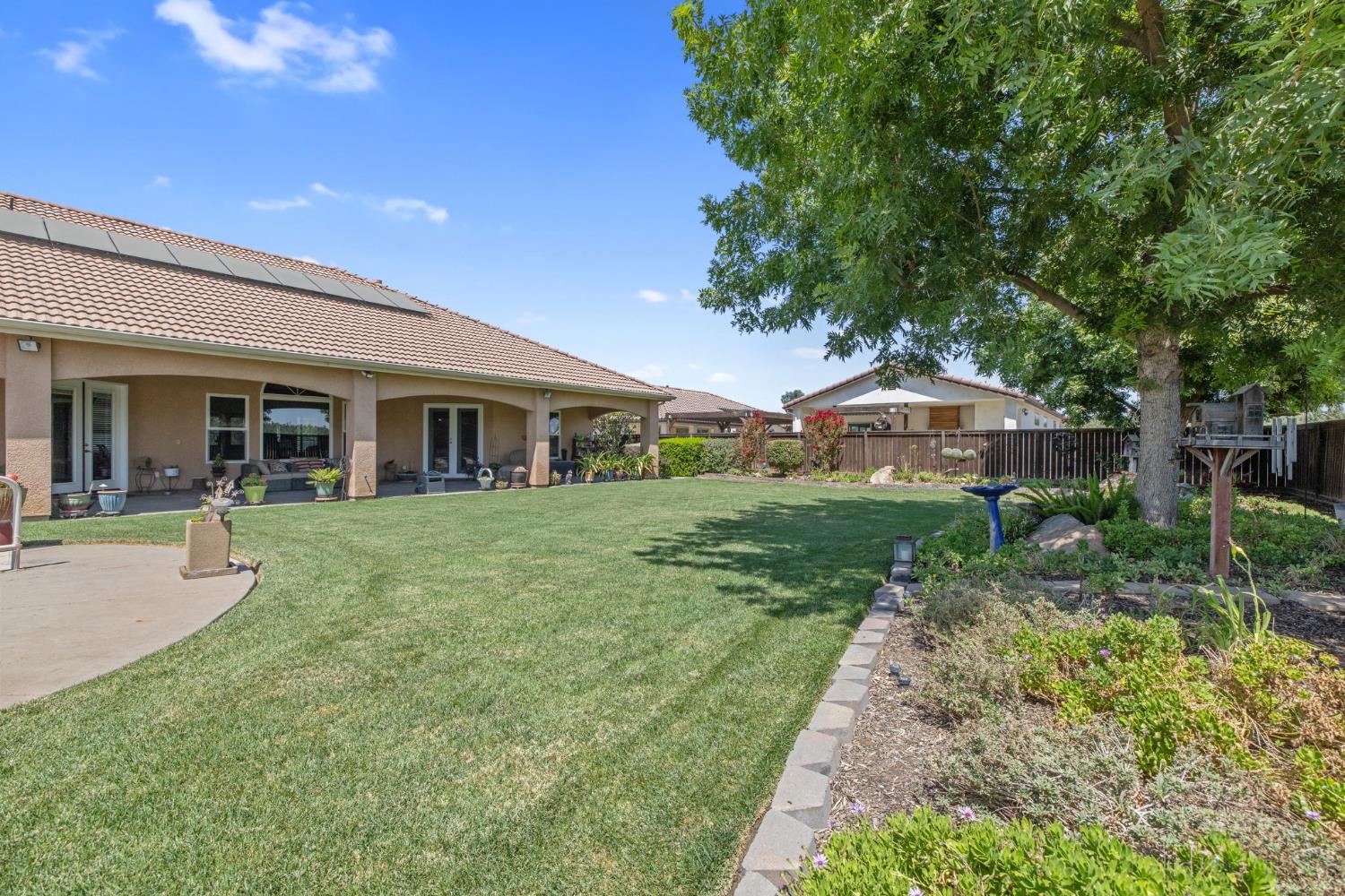 2579 Meadow View Rd, Hanford, CA 93230