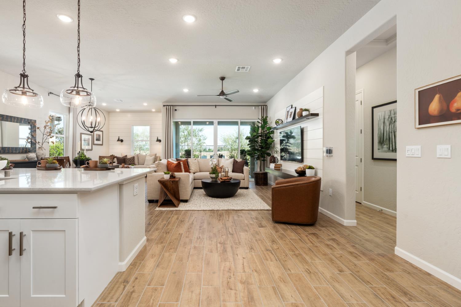 675 Solar Ln, Clovis, CA 93619
