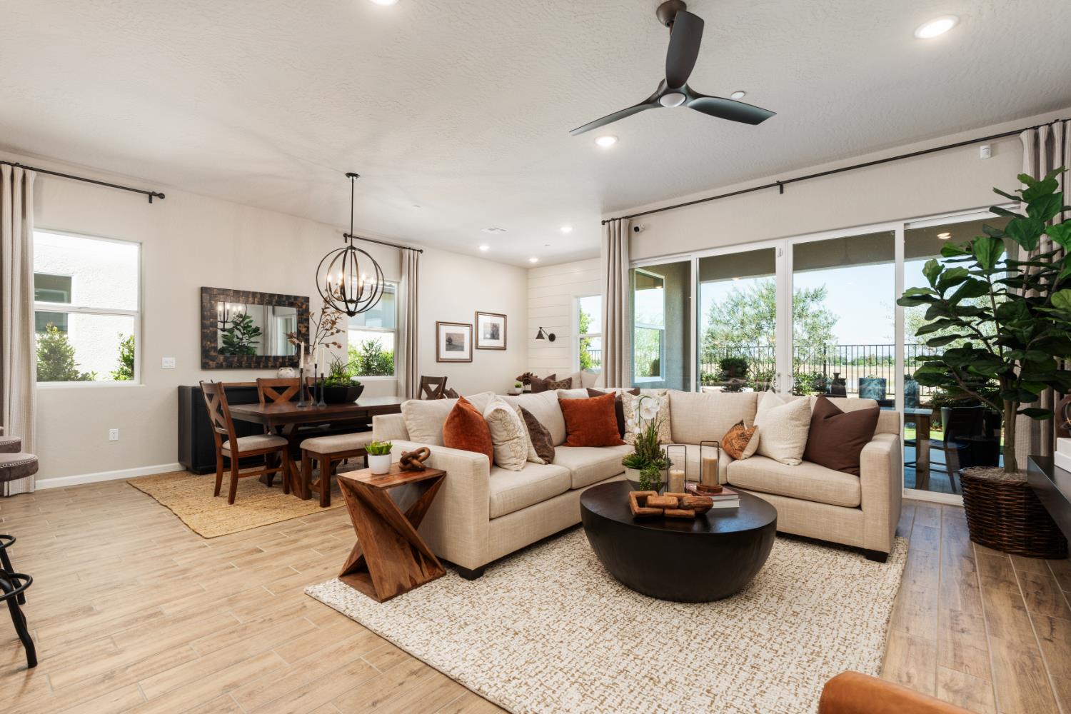 675 Solar Ln, Clovis, CA 93619