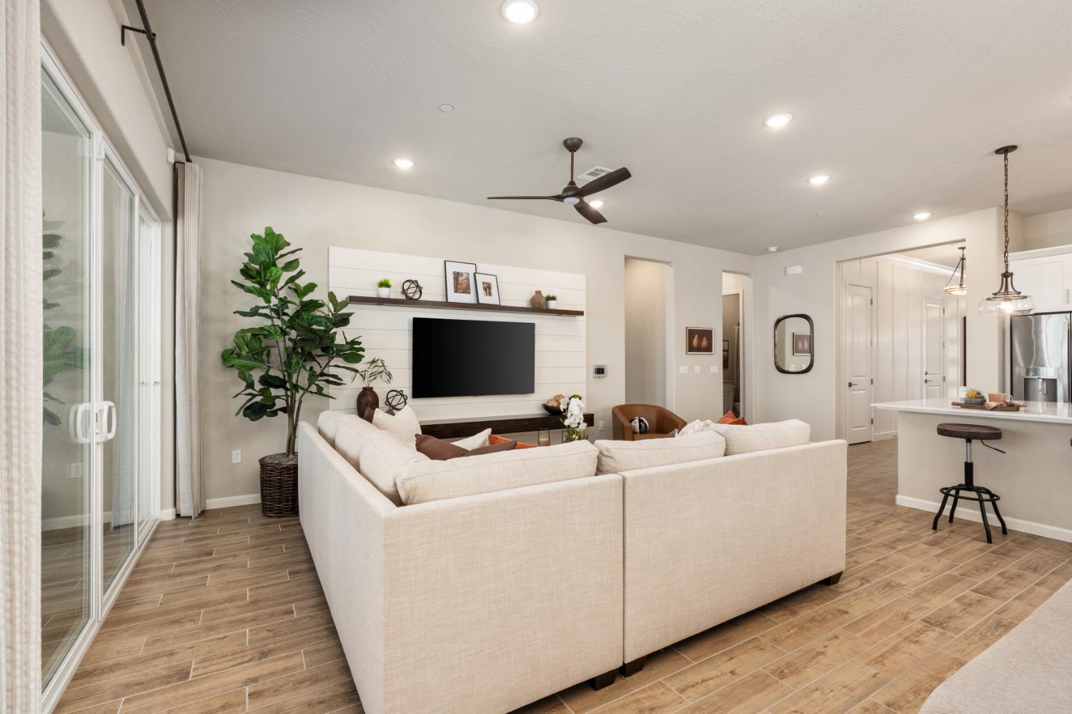 675 Solar Ln, Clovis, CA 93619