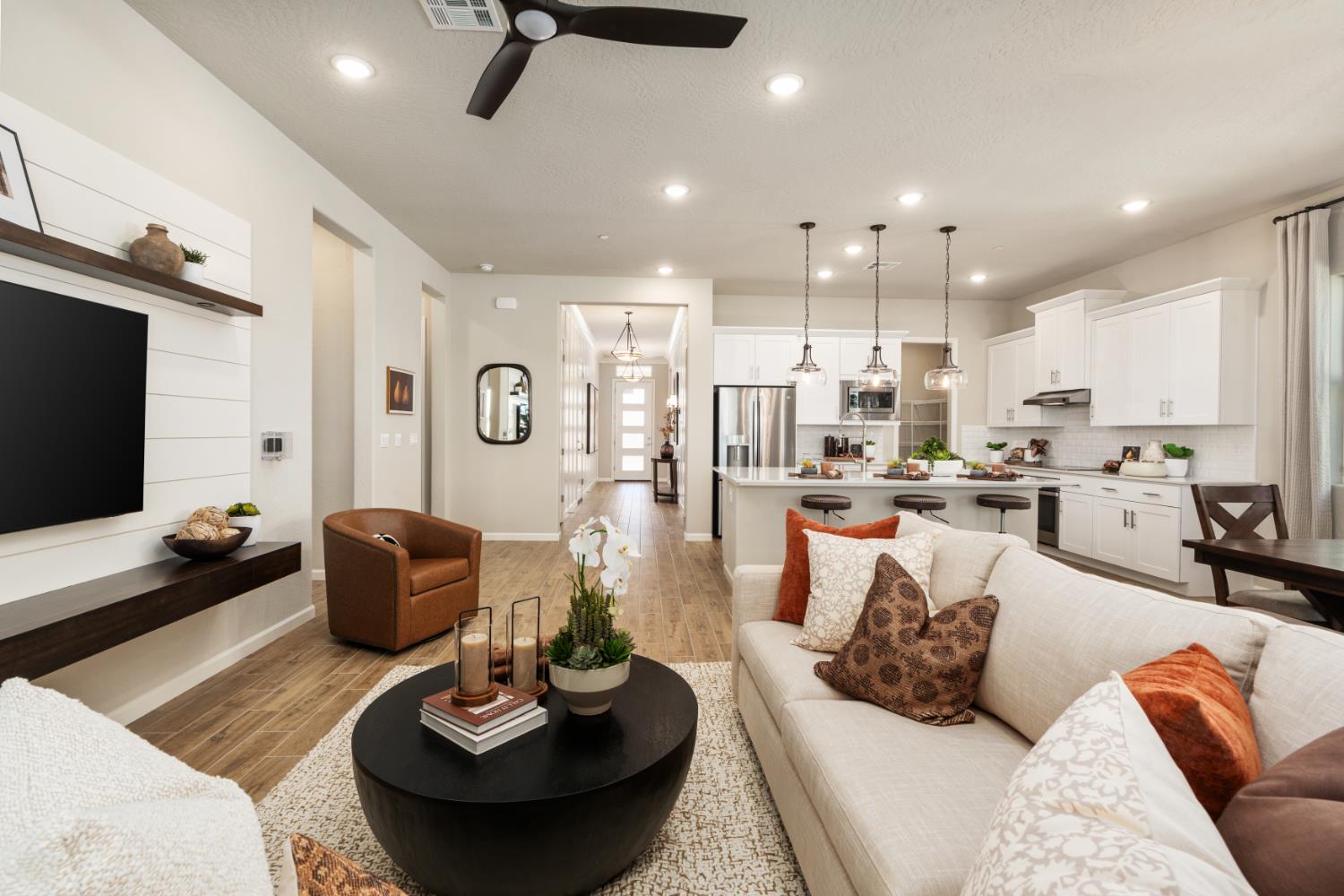 675 Solar Ln, Clovis, CA 93619