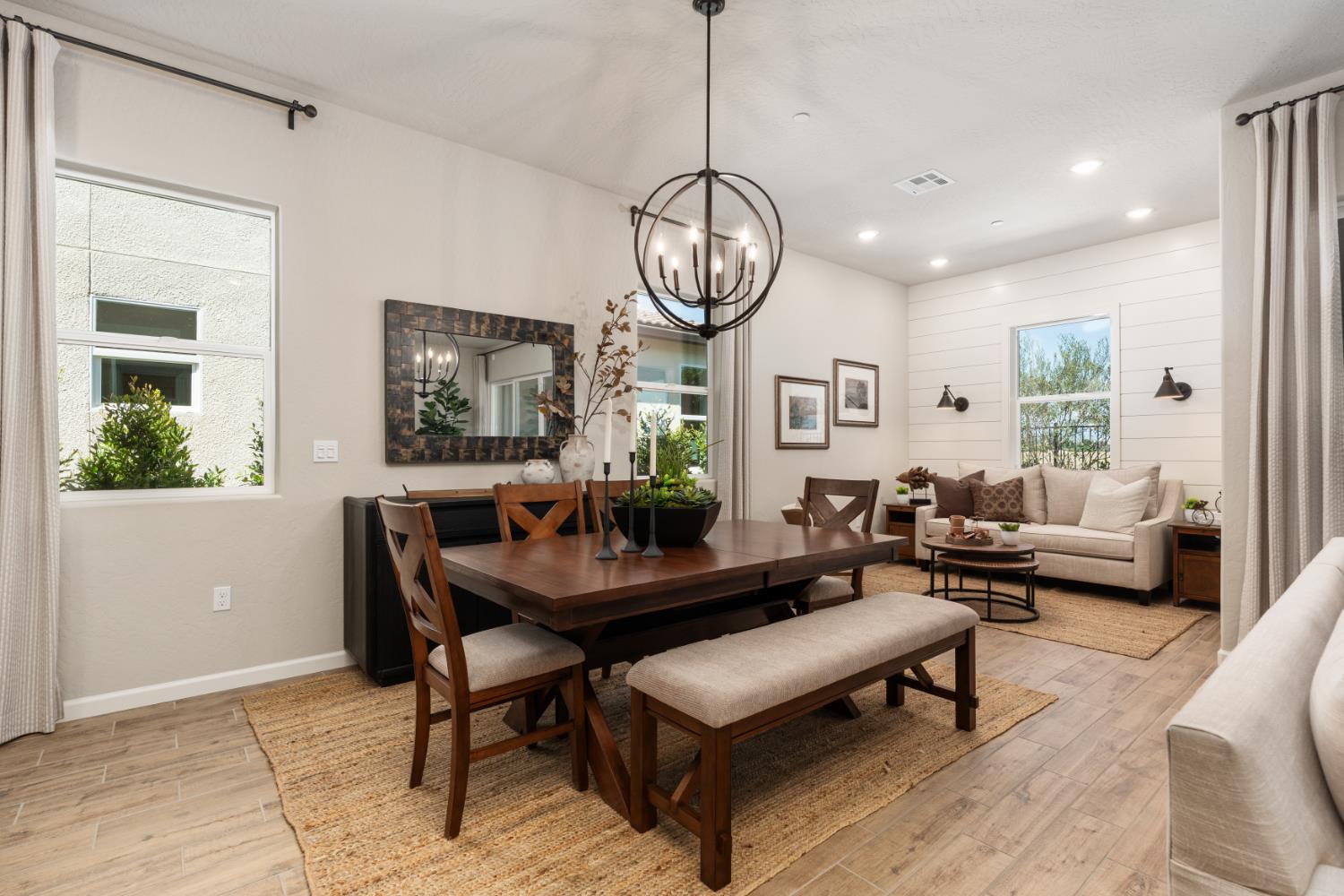 675 Solar Ln, Clovis, CA 93619