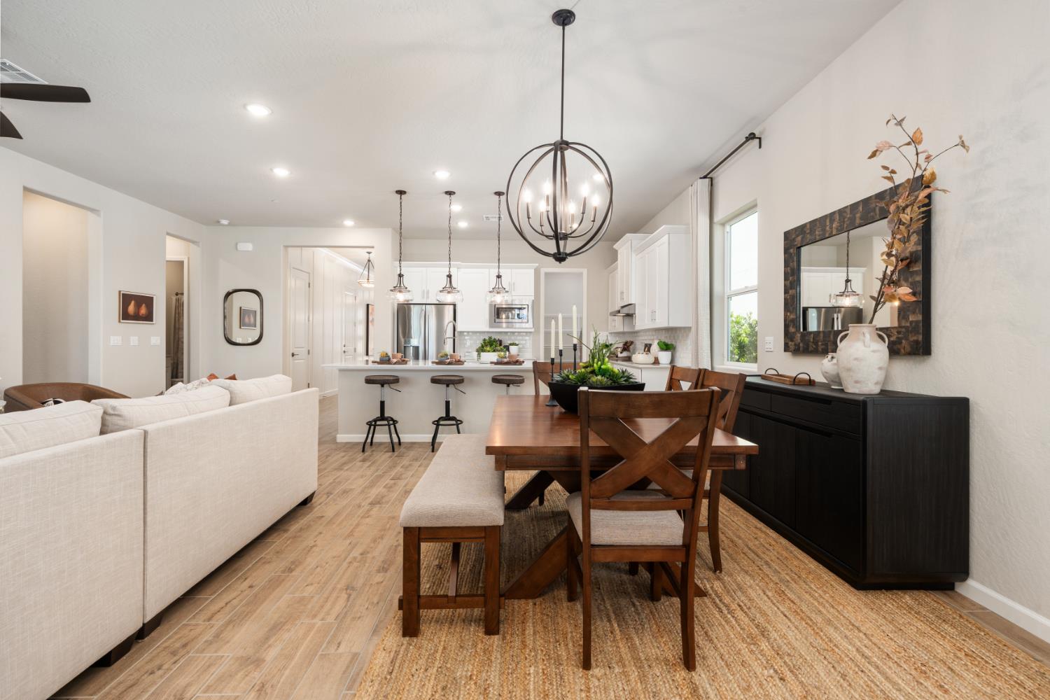 675 Solar Ln, Clovis, CA 93619