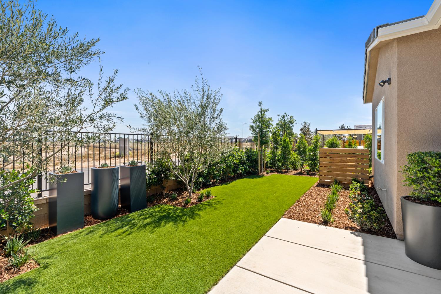 675 Solar Ln, Clovis, CA 93619
