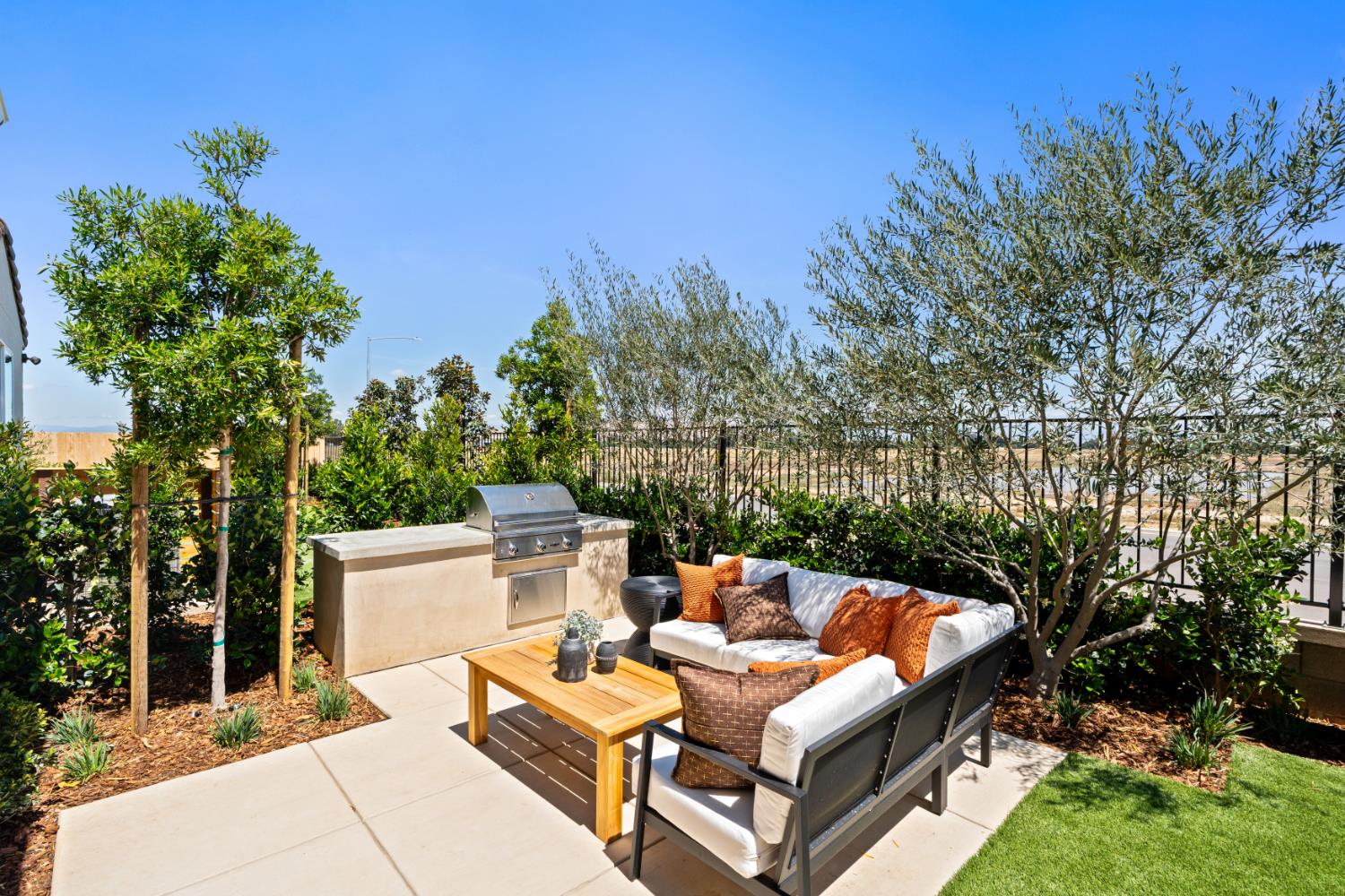 675 Solar Ln, Clovis, CA 93619