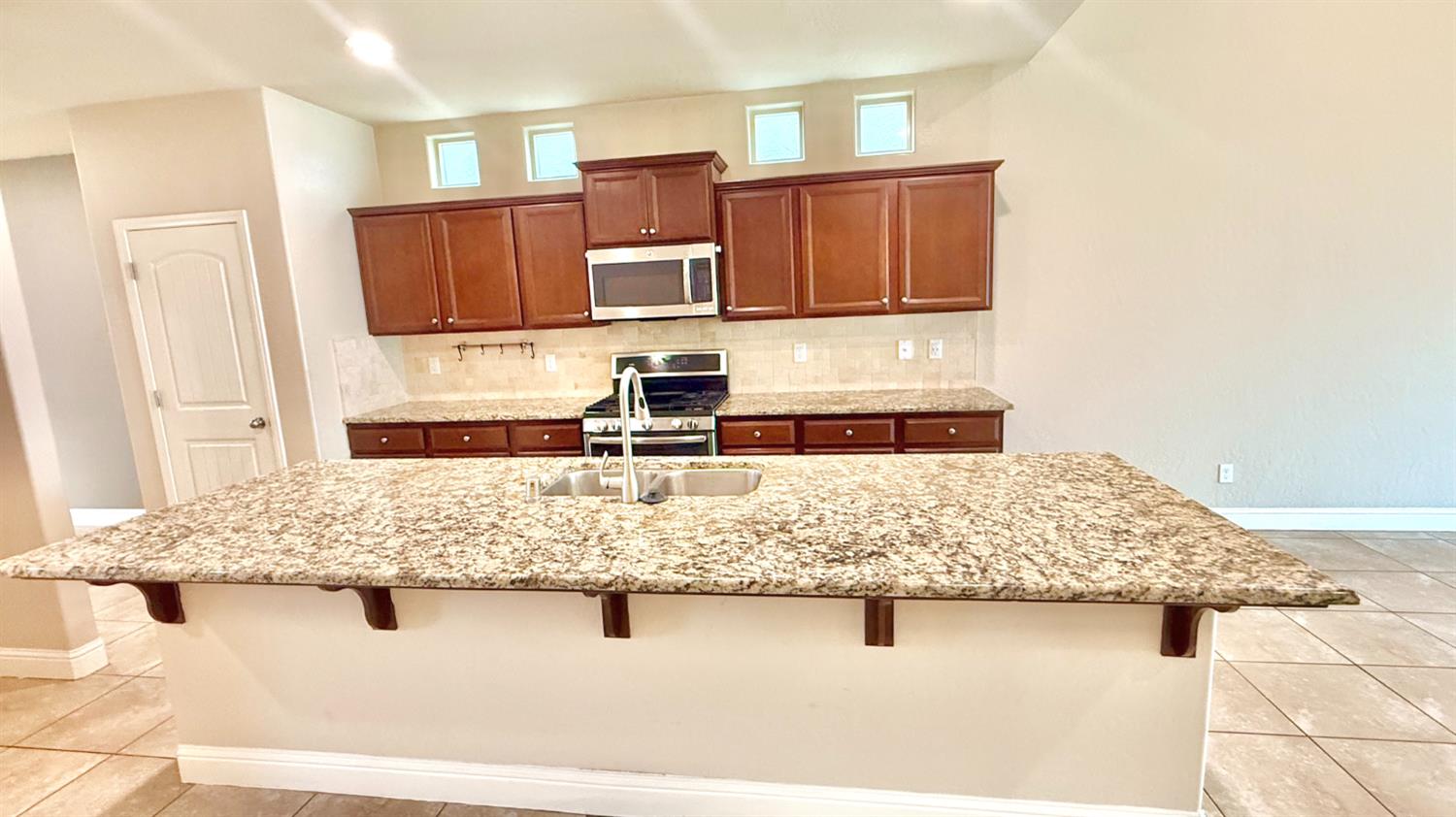 2315 N Elm, Visalia, CA 93291